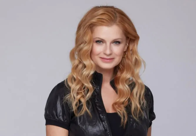 Bakiparádé: Ullmann Mónika beégett a kamerák előtt, majd röhögőgörcsöt kapott - videó