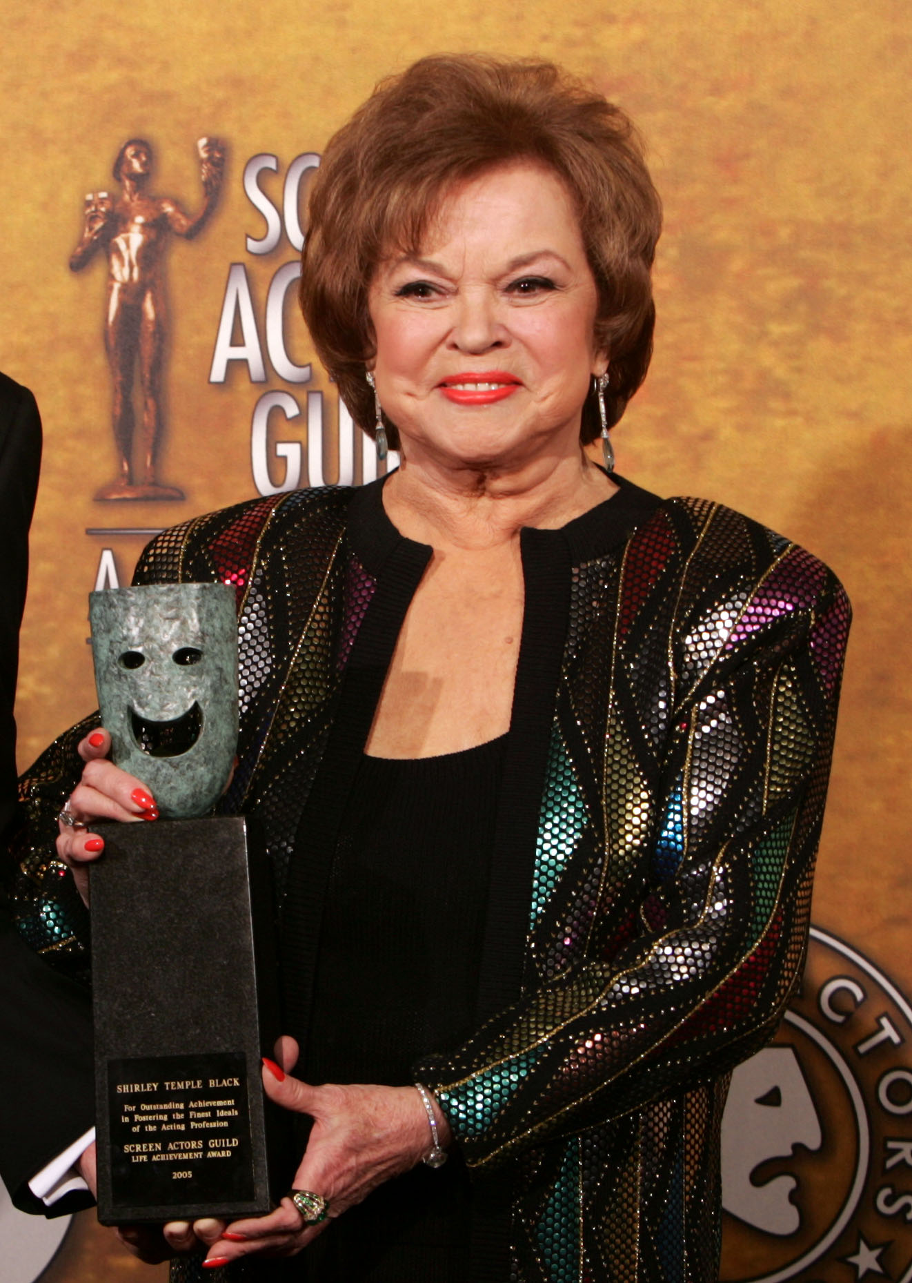 Shirley Temple zmarła w poniedziałek, w swoim domu w Woodside w Kalifornii. Odeszła w wieku 85 lat z przyczyn naturalnych, otoczona przez rodzinę i opiekunów