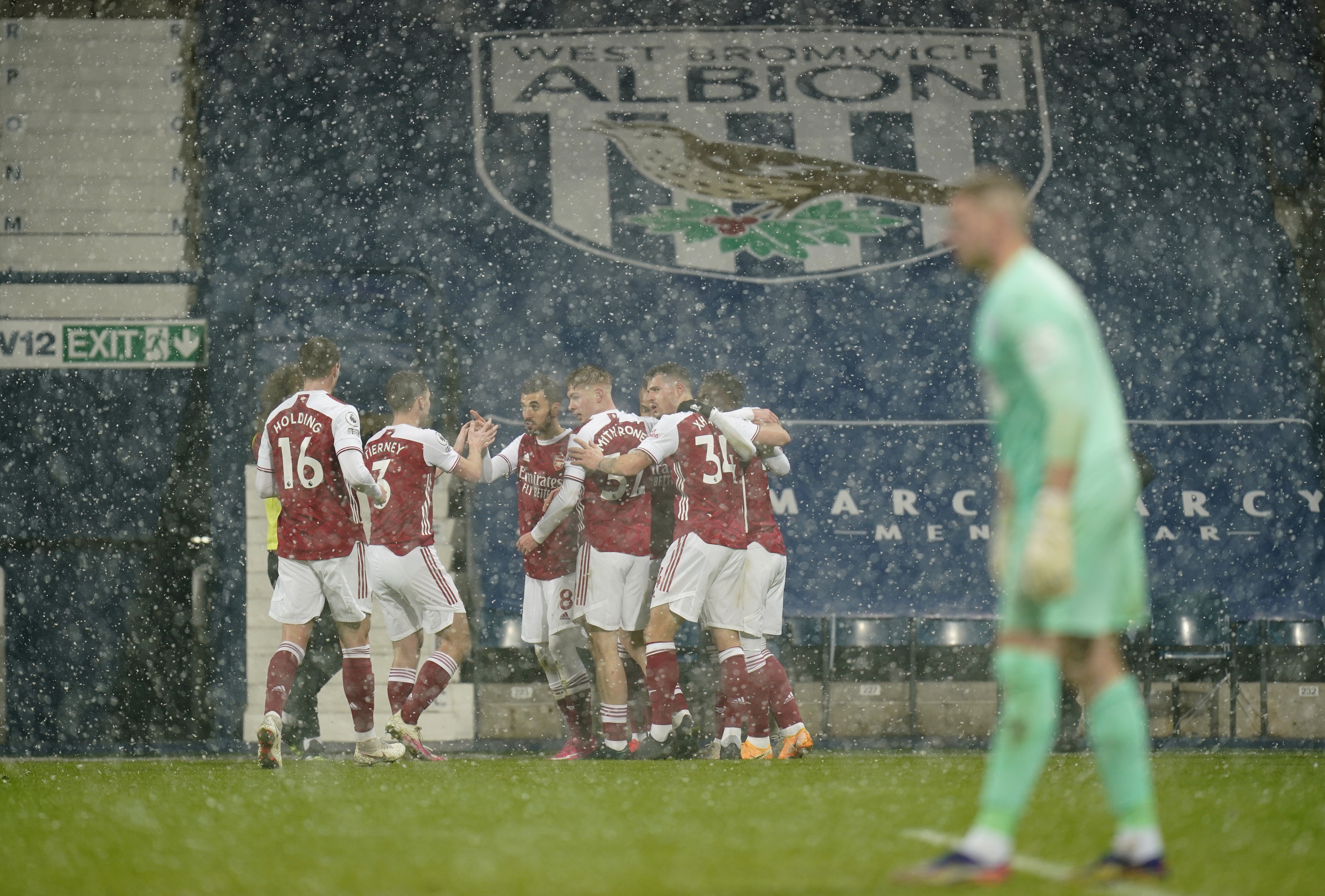 VIDEO: Tottenham vybavil Leeds rozdielom triedy. Rozbehnutý Arsenal na snehu prevalcoval West Bromwich