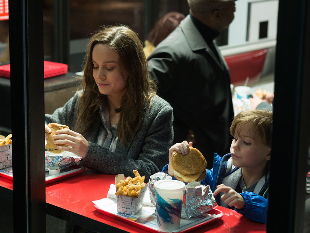 Brie Larson i Jacob Tremblay w filmie