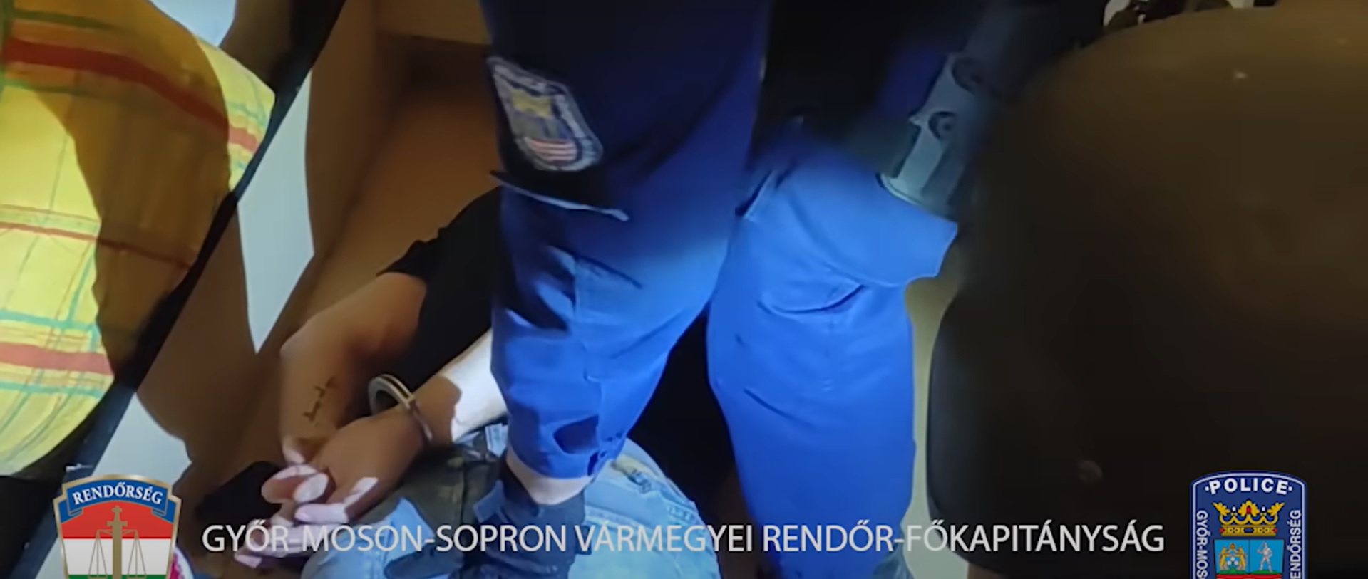 Videón, ahogy kiszedik a rendőrök az ágyneműtartóból a Top 50-es Balázst