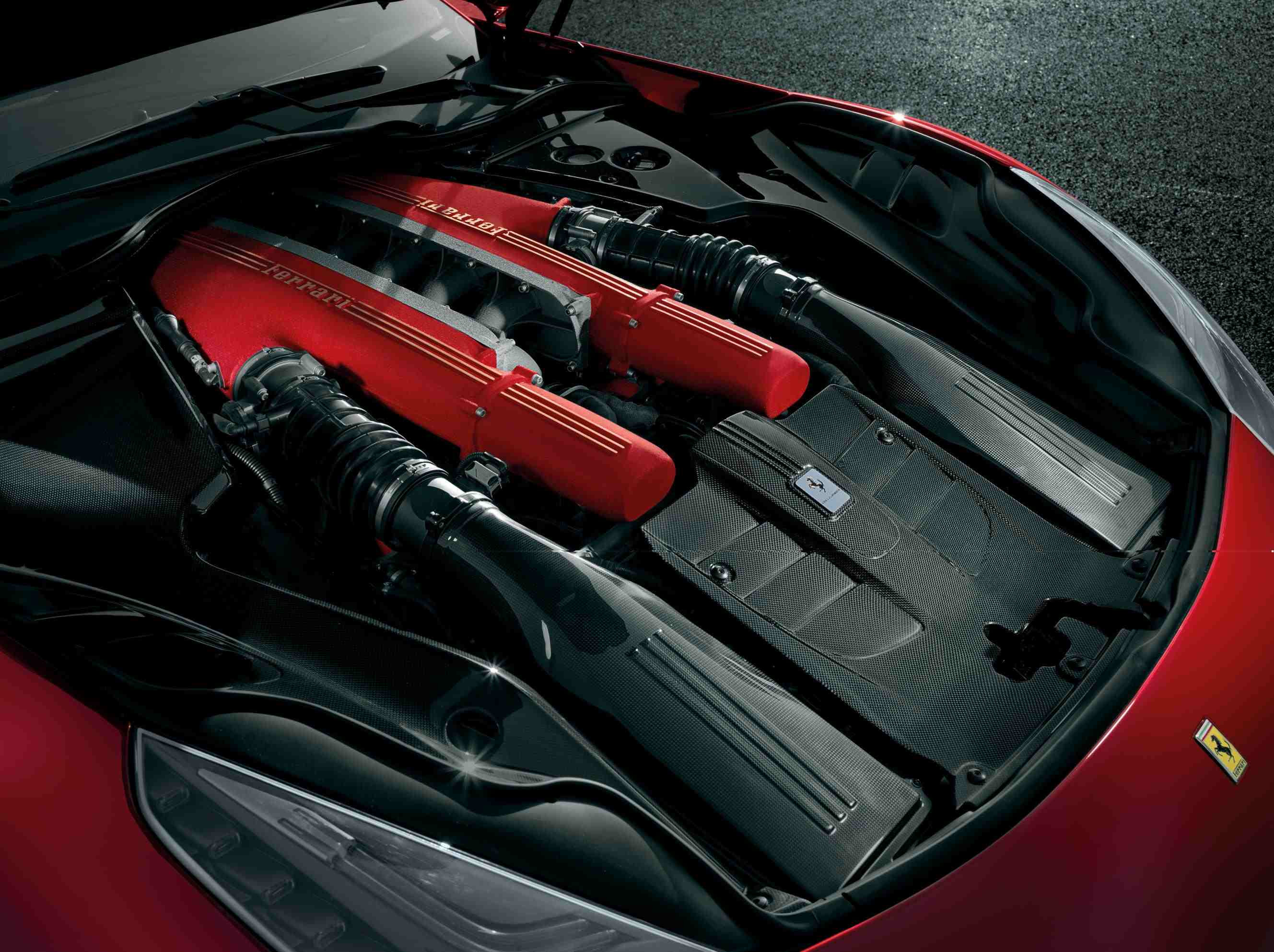 Sercem coupe z Maranello, takiego jak sprawił sobie Lewandowski, jest 6,3-litrowe V12, które produkuje 740 KM! Ponad 117 KM z litra pojemności...