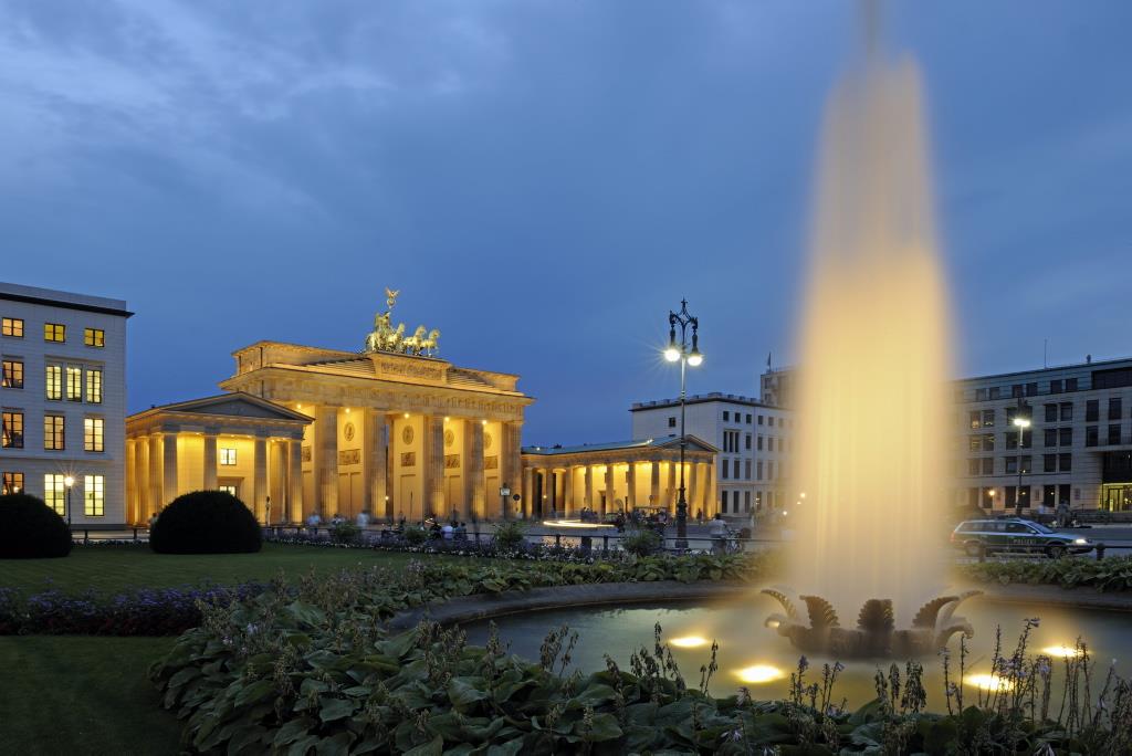 Parisian Place, Brandenburger Tor, Berlin, Germany