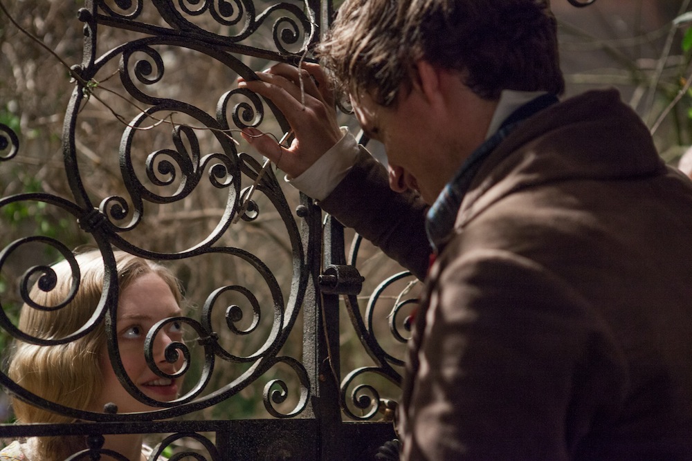 Amanda Seyfried i Eddie Redmayne w filmie