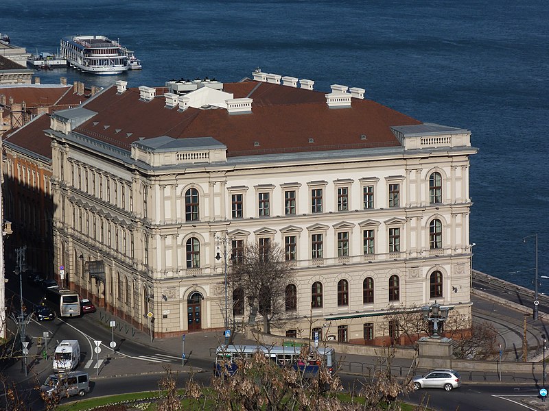 Költözik az „orosz kémbank” a Lánchíd Palotából: a vezetőség dönt a legdrágább hazai ingatlan sorsáról