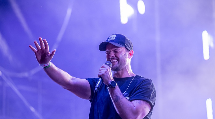 Koncert közben törte el a lábát A Follow the Flow énekese a Strand Fesztiválon