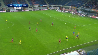 Piast - Arka (0:1): Goście poszli za ciosem. Chwilę po strzeleniu gola mogło być 2:0 - Piesio marnuje niezłą okazję