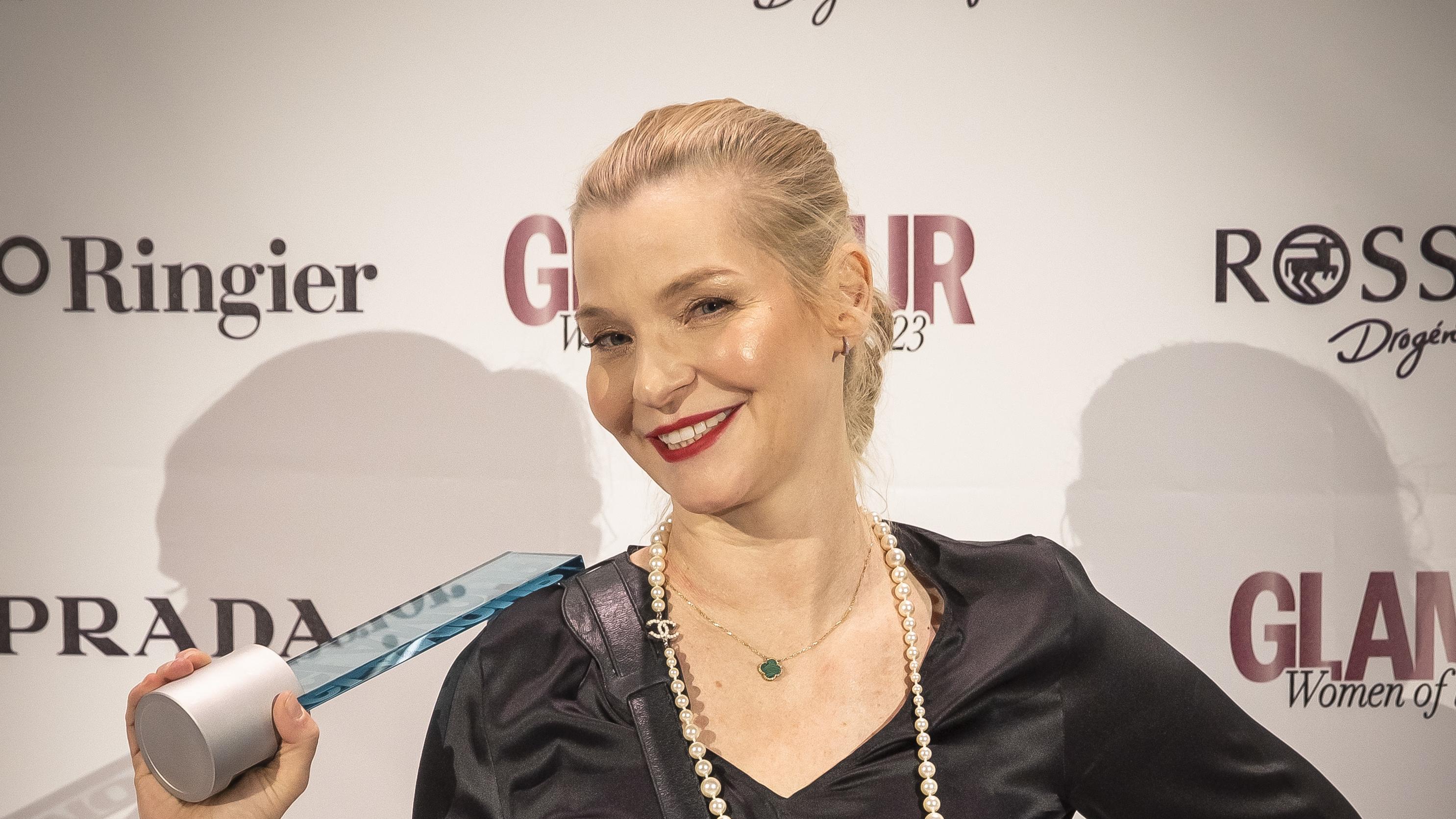 Csak a gyermeke tudja elrángatni a munkától Lilut