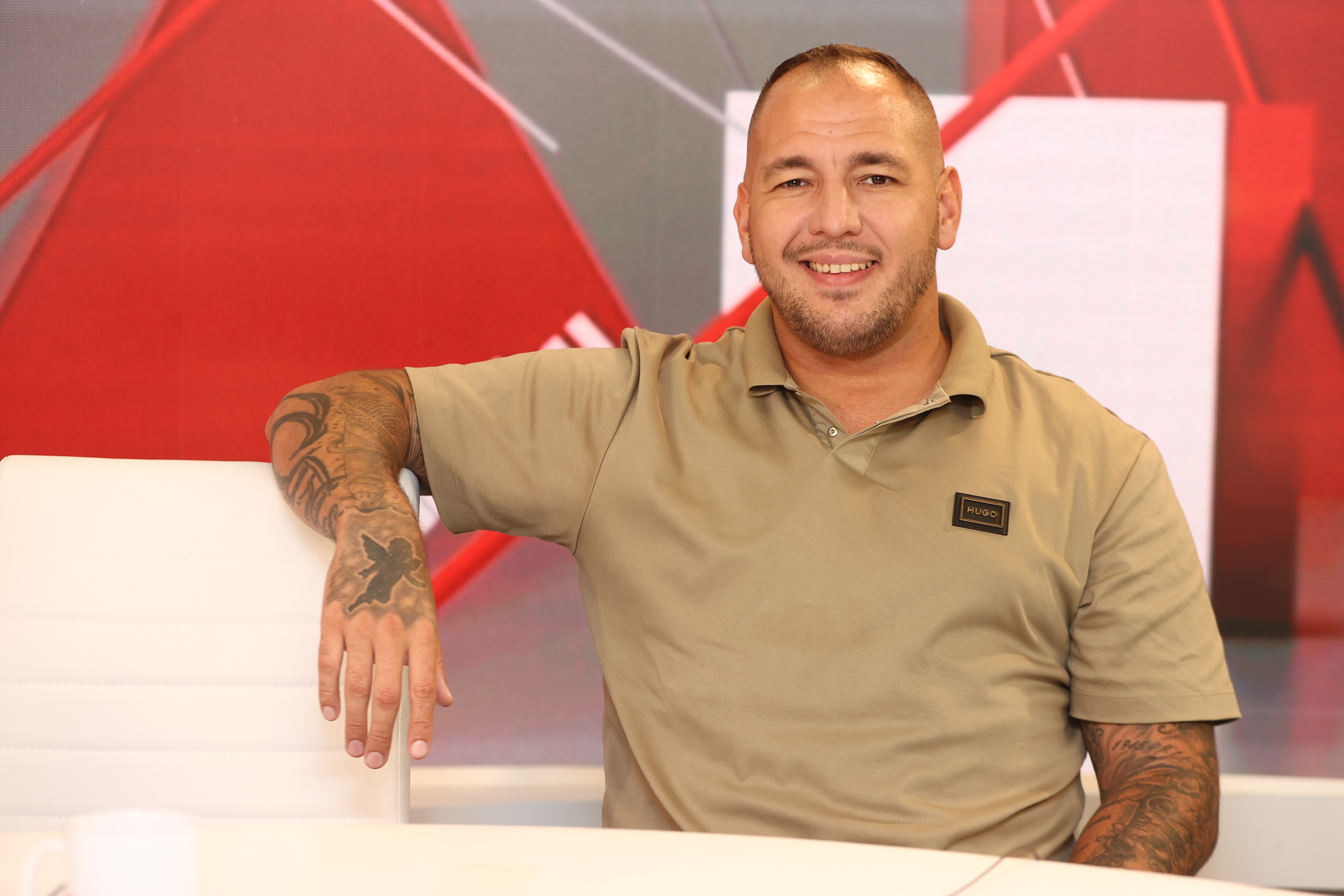 Imádnivaló közös fotót posztolt kisfiával Curtis - édesapja huncut mosolyát örökölte a kis Doni