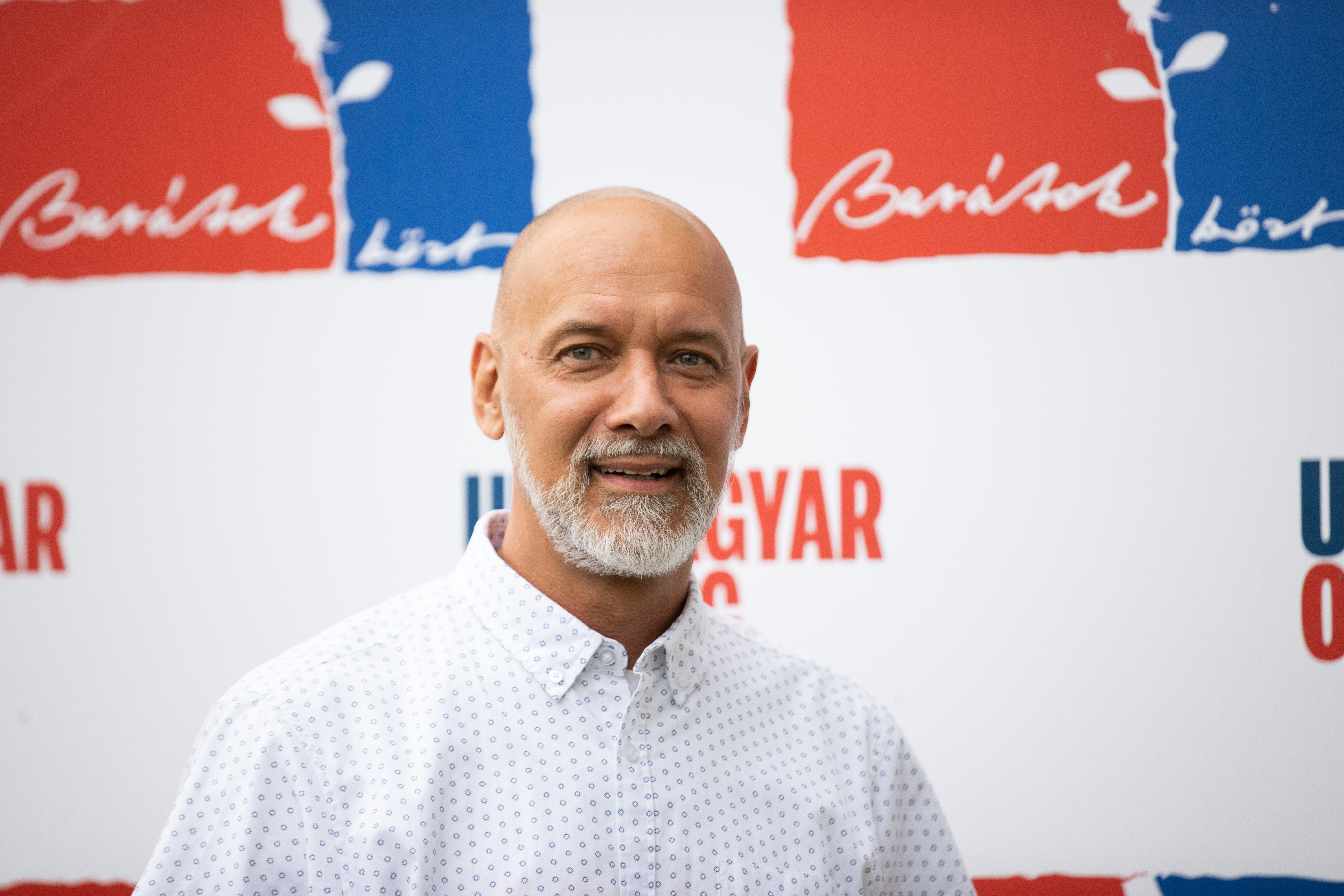 Botrány: Szőke Zoltánt egy csúnya stikli miatt eltanácsolták önkormányzati munkahelyéről - balhé a Pest megyei kultúrházban