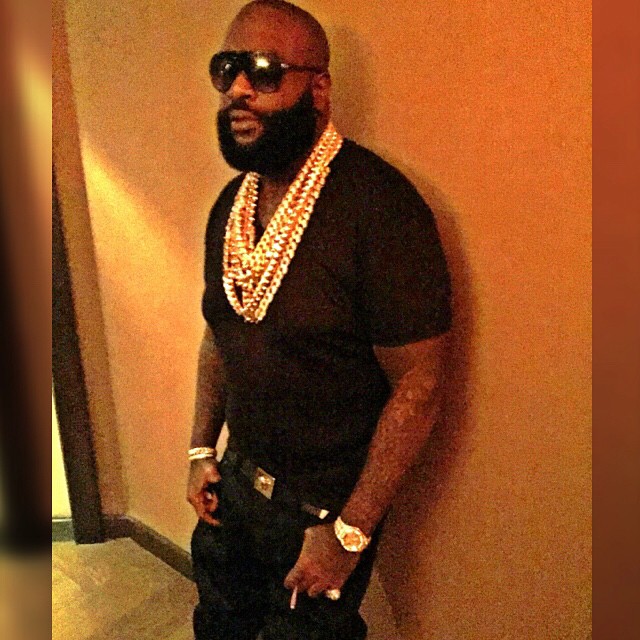 Rick Ross opublikował na Instagramie swoje zdjęcia po kuracji. Oto jeszcze nie chudy, ale jednak znacznie szczuplejszy raper