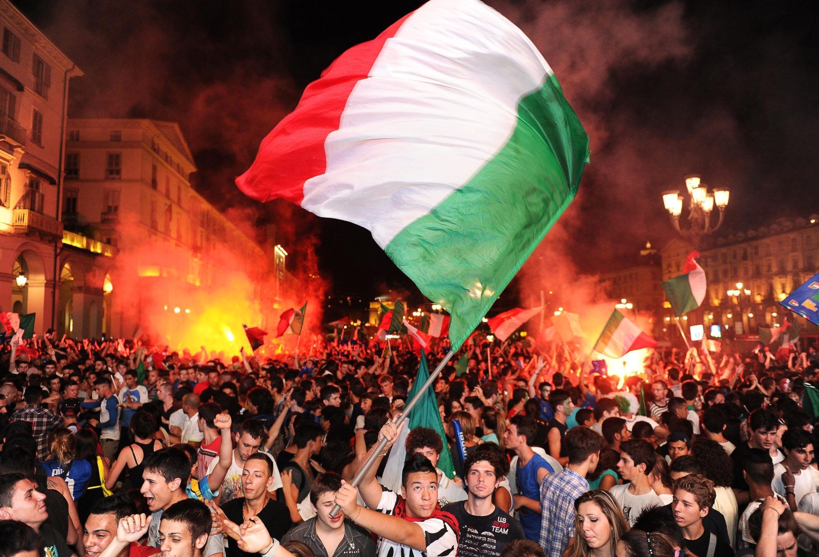 Radość mieszkańców Turyny z awansu do finału Euro 2012