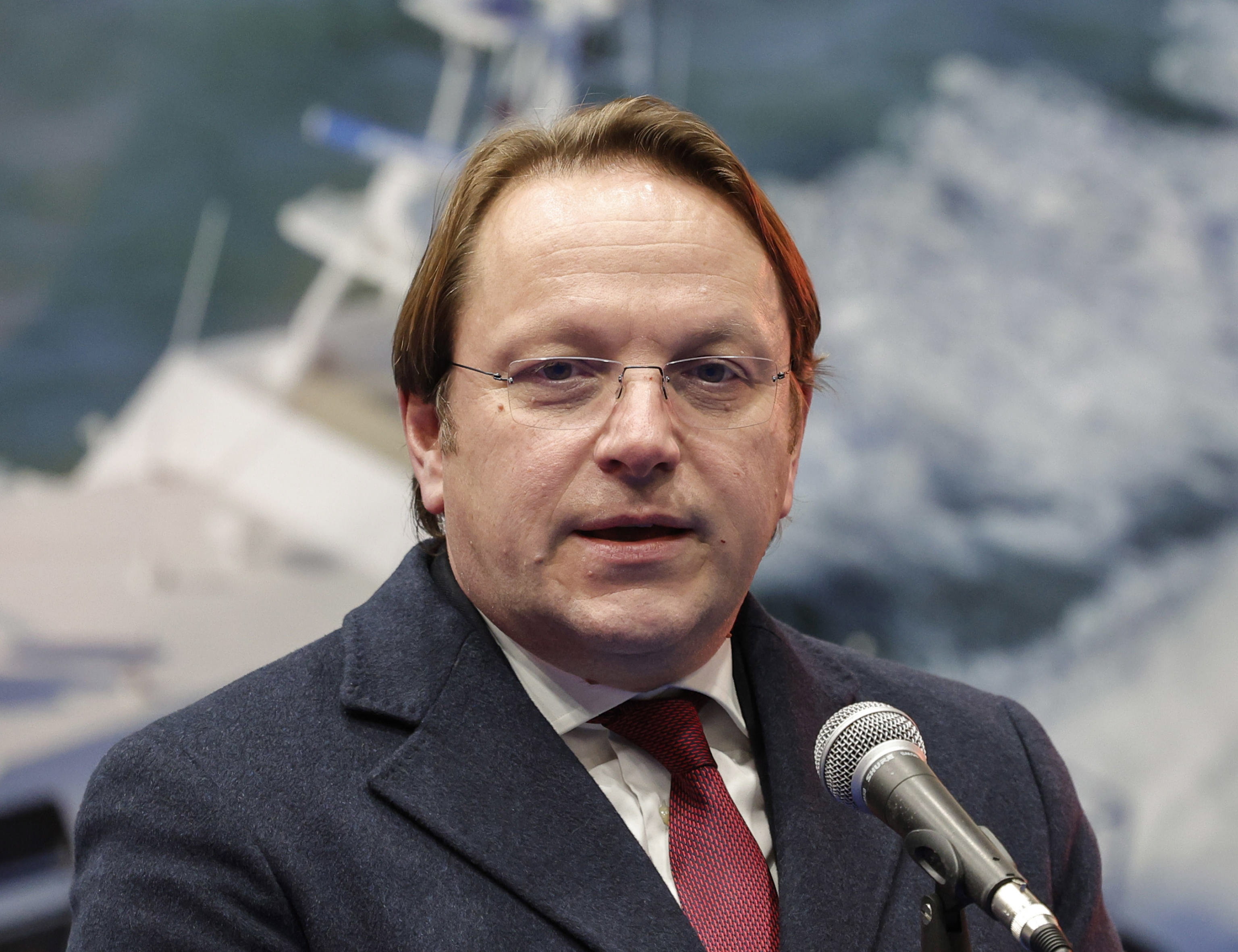 Újabb fordulat: vizsgálatot indít Brüsszel Várhelyi Olivér hülyézése miatt
