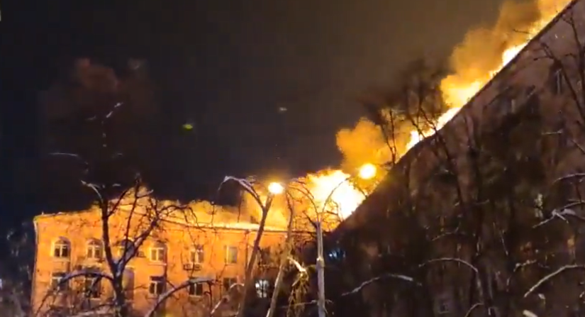 Pokoli lángok festették vörösre az éjszakai eget Moszkvában: mutatjuk, mi történt! - videó