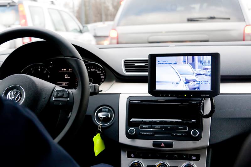 Jak rozpoznać nieoznakowany radiowóz policji