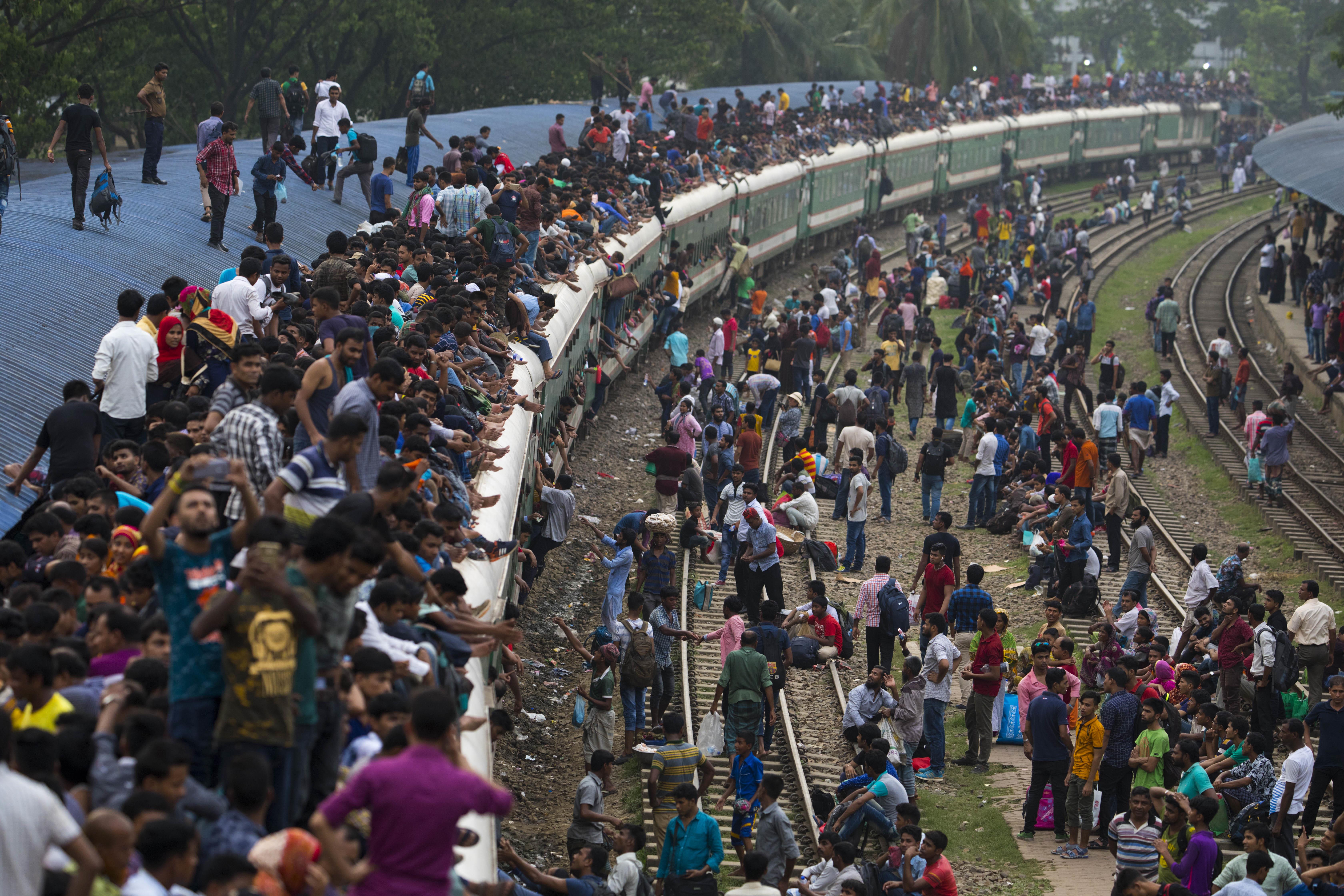 Eid al-Fitr Train Journey In Dhaka