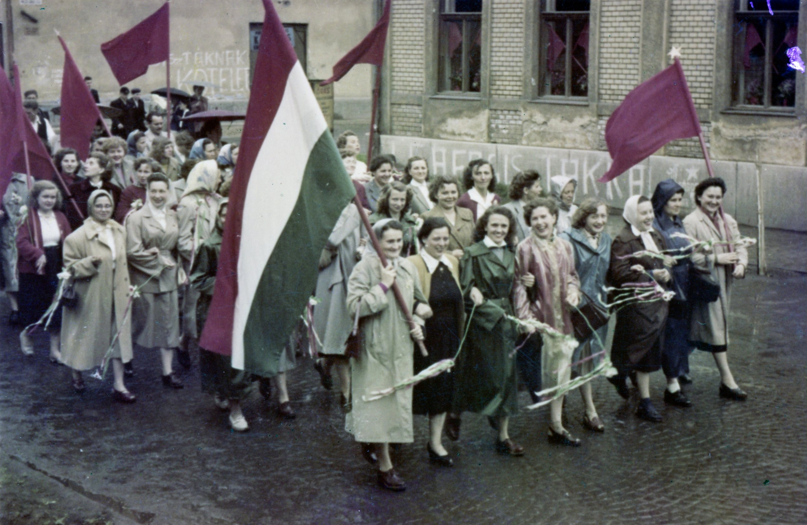 Köszöntjük az elvtársnőket! – Az átkosban így ünnepeltük március nyolcadikát