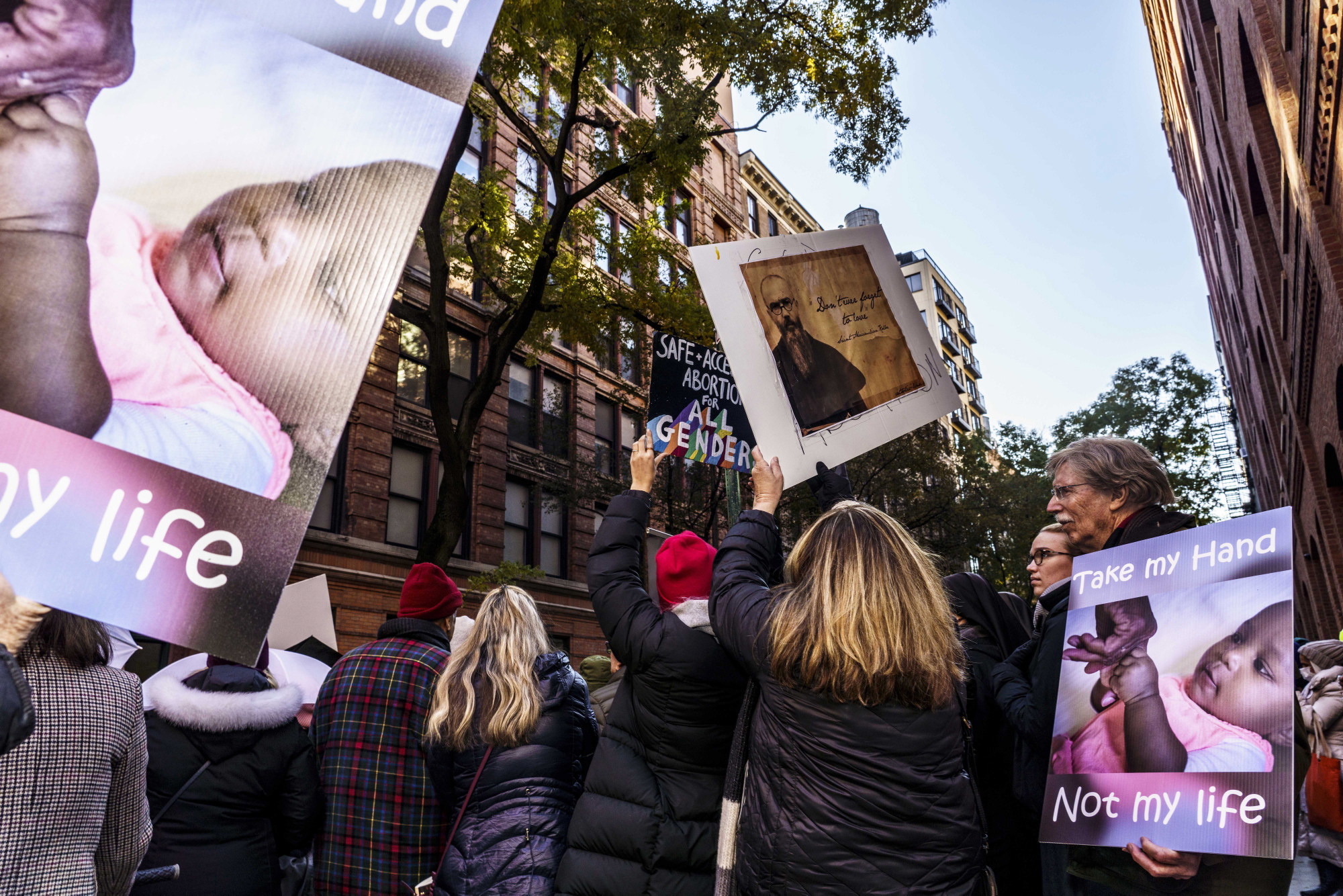 Marsz antyaborcjonistów spod katedry św. Patryka do Planned Parenthood na Bleecker Street w Nowym Jorku, 4 grudnia 2021 r.