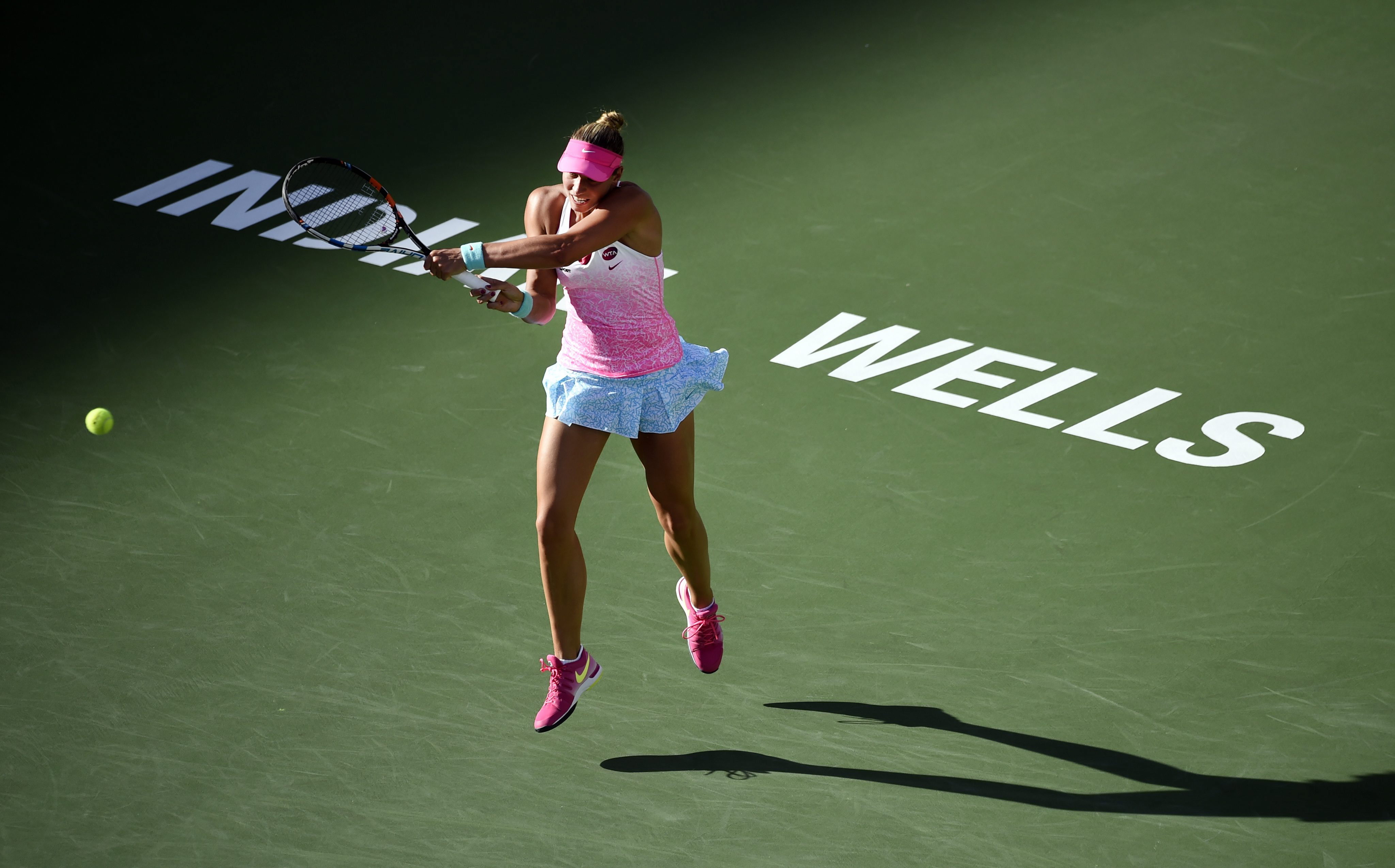 Latająca Szarapowa, ekstremalna mini Halep, szpagat Hradeckiej na Indian Wells