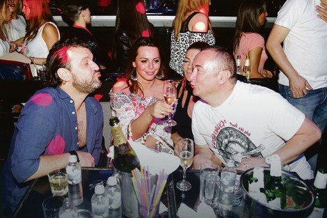 Đani i Aca sa suprugama