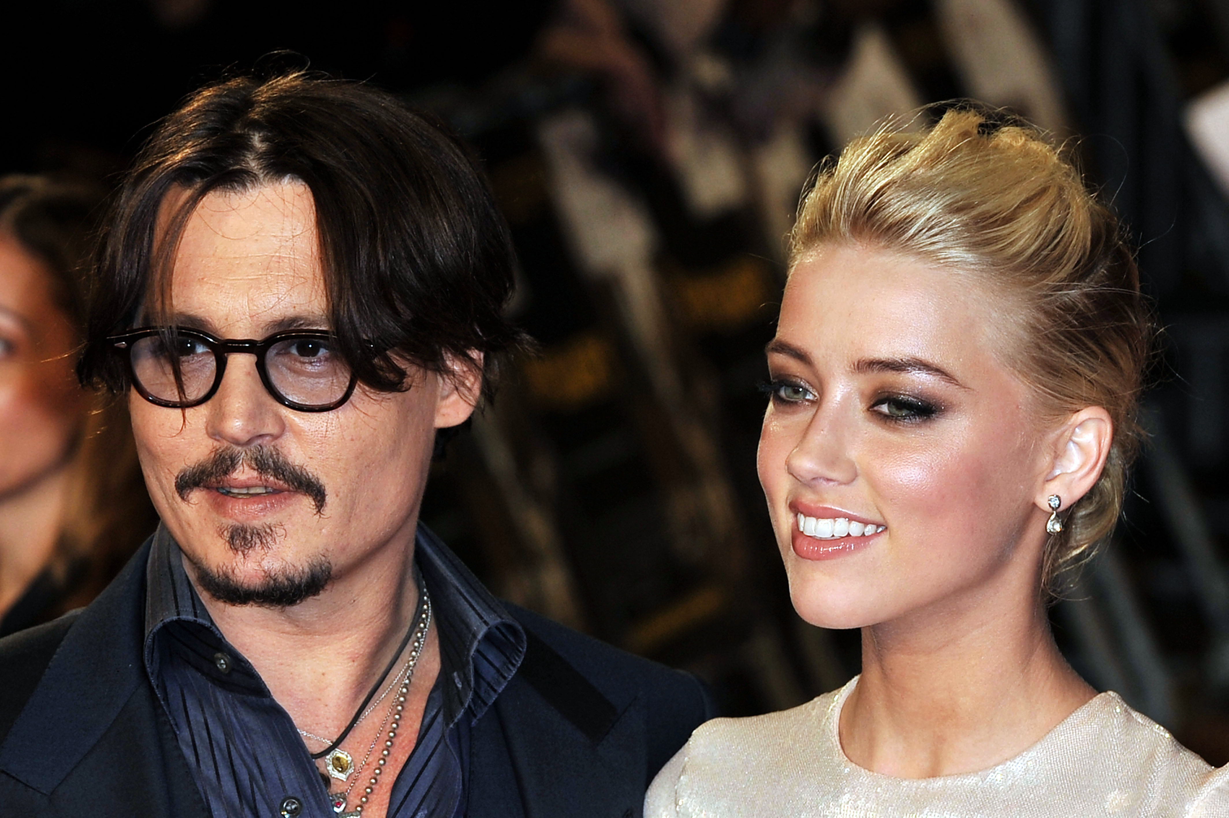 Így dolgozta fel a botrányos válást Johnny Depp exfelesége - Blikk