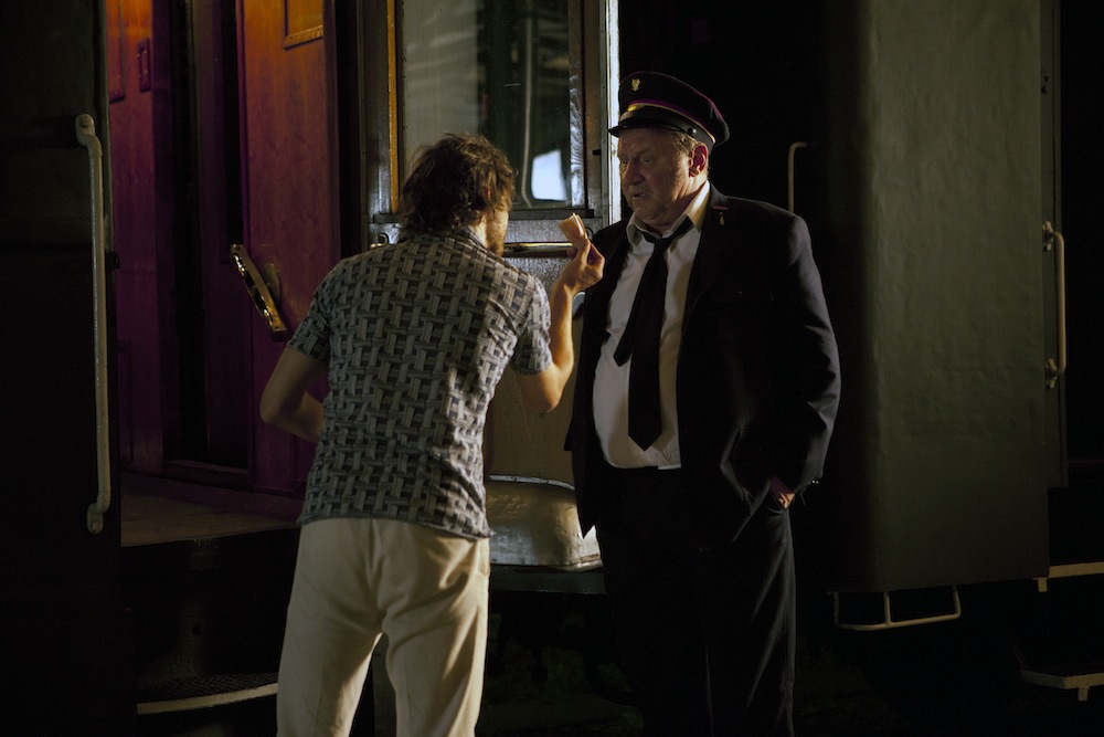 Mateusz Kościukiewicz i Andrzej Grabowski w filmie