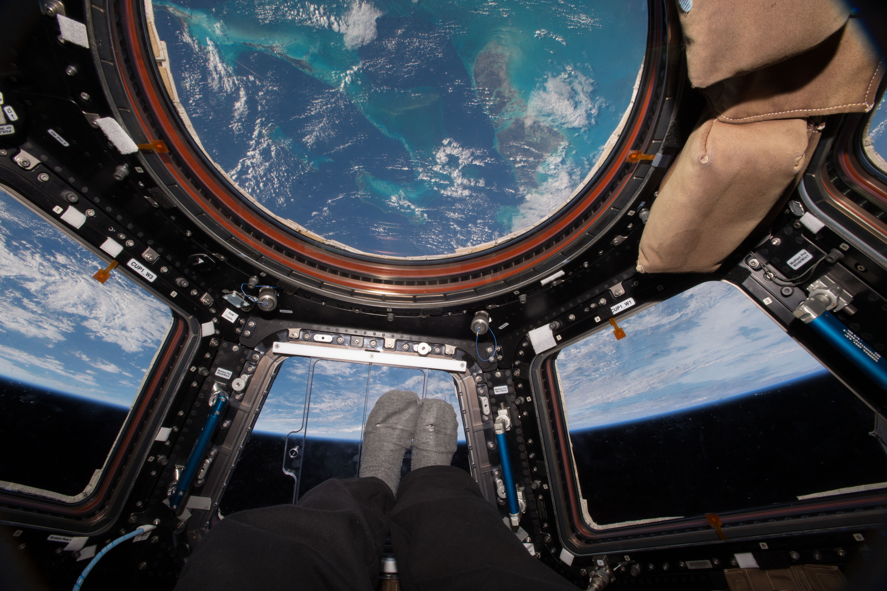 Ez durva! Berepedt a Nemzetközi Űrállomás egyik ablaka - Fotó! - Blikk
