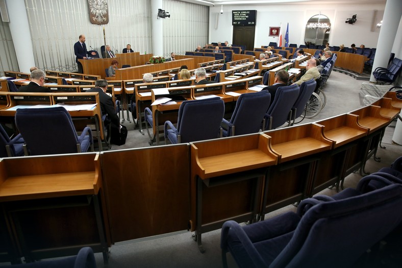 Senate the bill adopted & # x119; this by the Parliament can & # x17C e zg & # x142; axis & # x107; amendments adopted & # x105; & # x107; without changes or reject & # x107; the whole & # x142; o & # x15B; you