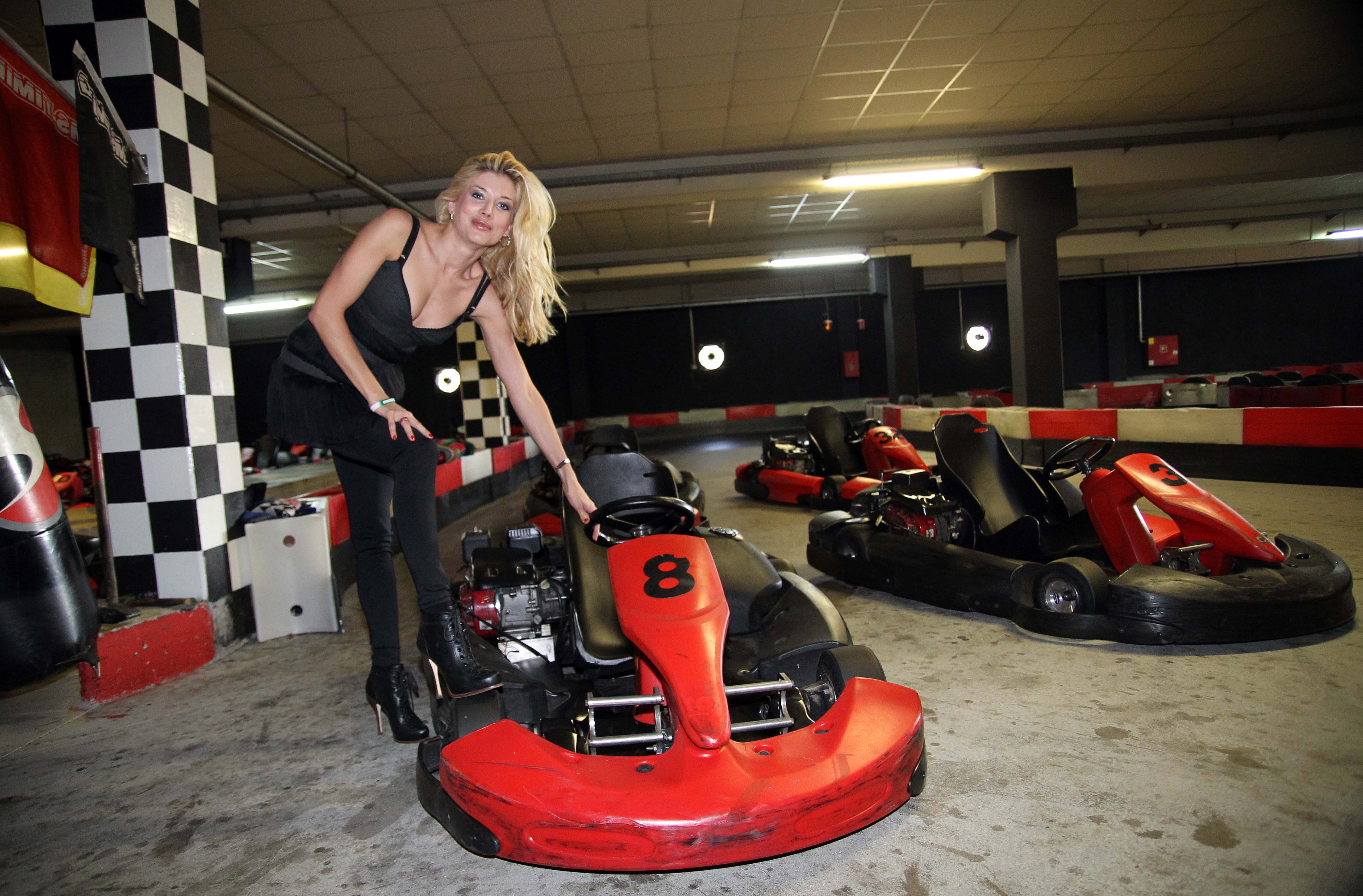 Pani prezes na gokartach