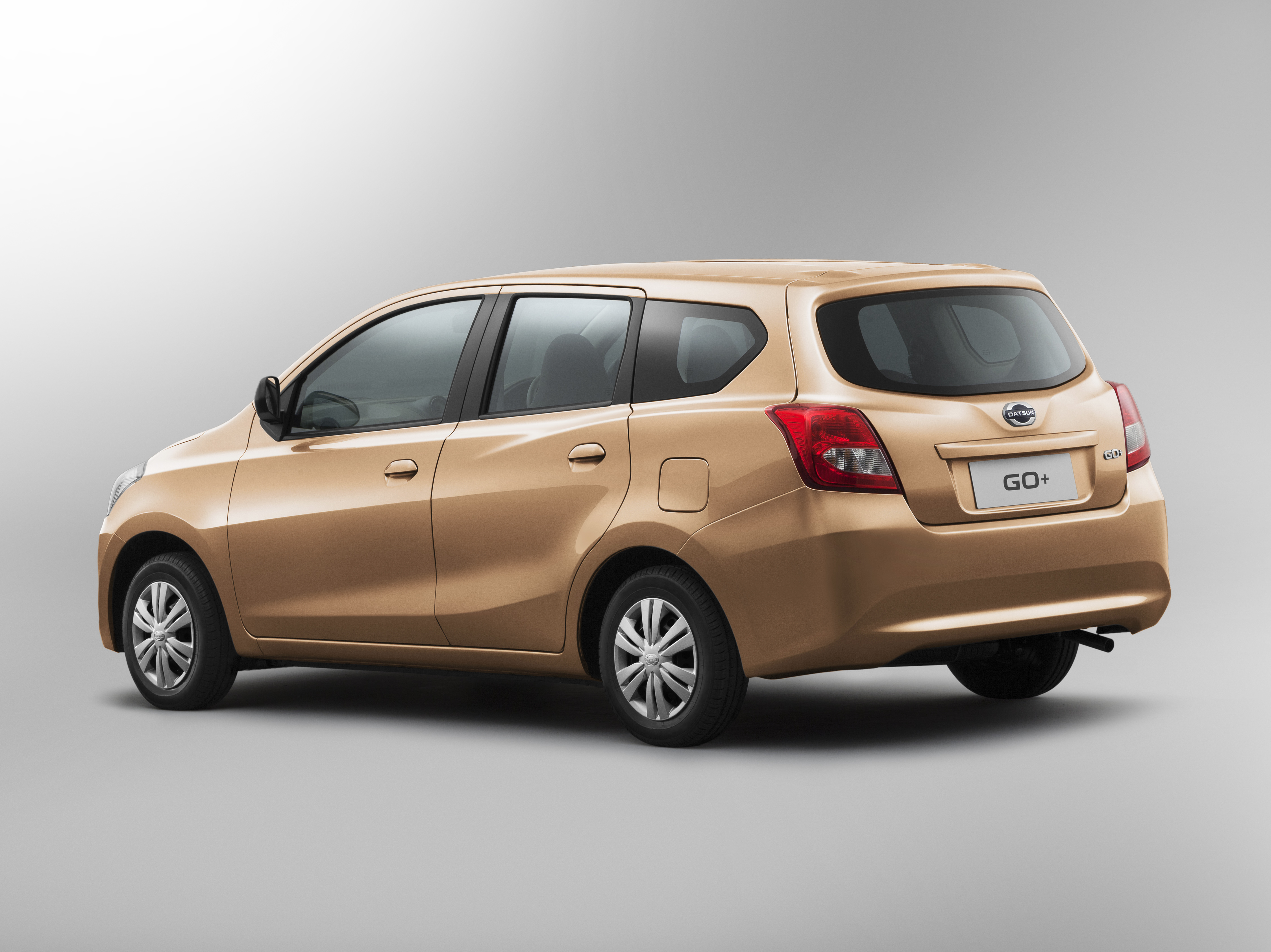 Datsun GO+ od początku do końca mierzy niecałe 4 m długości. Szerokość - 1,63 m. Wysokość - 1,48 m. Rozstaw osi pozostał bez zmian w stosunku do hatchbacka GO i wynosi 2,45 m.