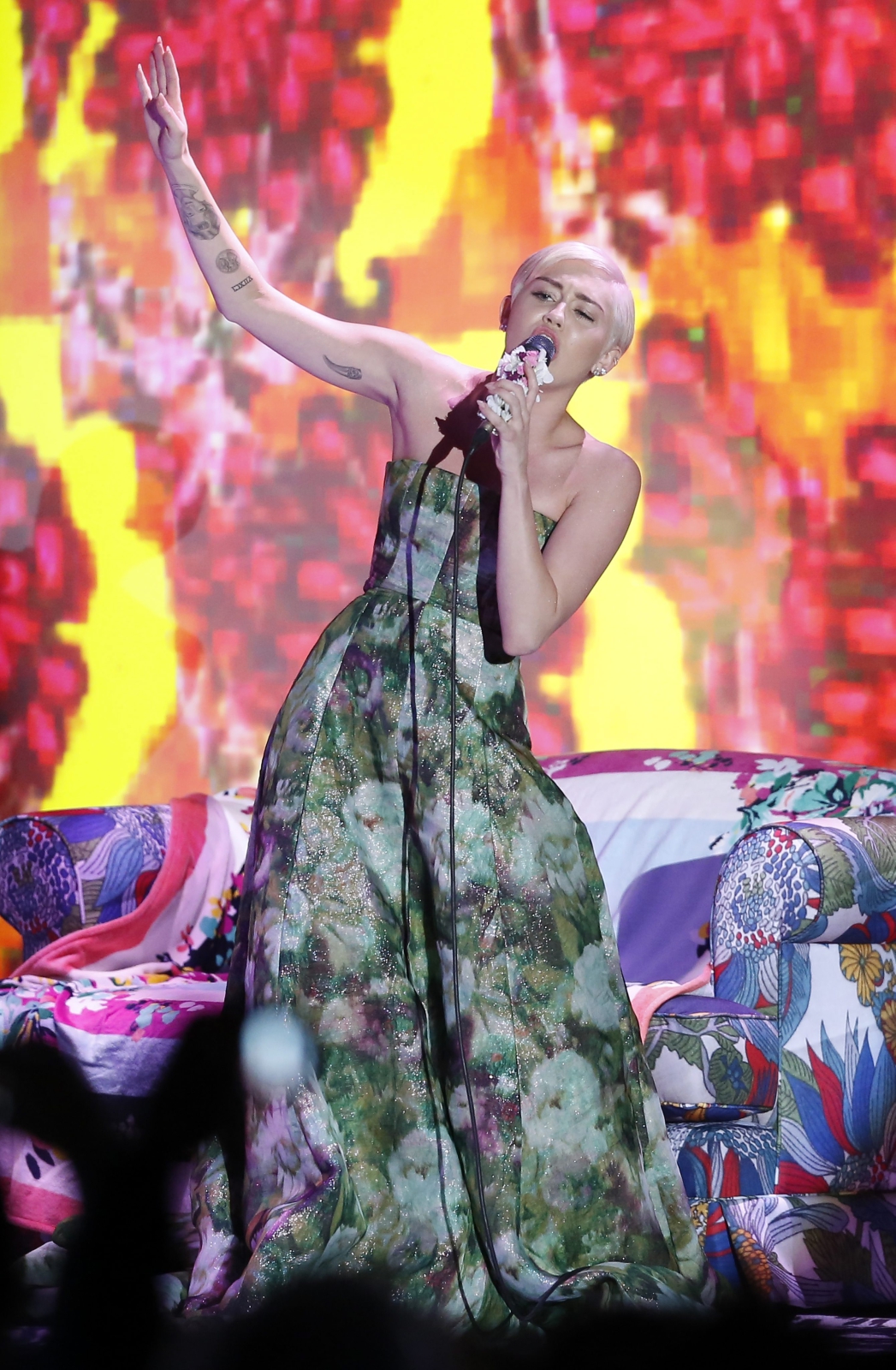 Miley Cyrus elegancka w Monte Carlo