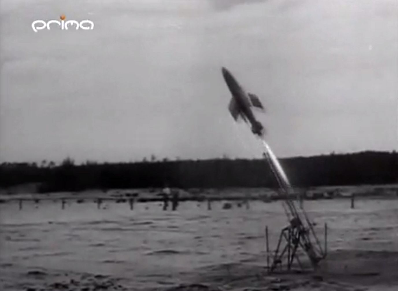 Prace nad tym nowoczesnym pociskiem rozpoczęły się w 1942 roku. Wyróżniała go duża celność, prędkość (1020 km/h) i zasięg blisko 4 km. Nie ma pewności co do wykorzystania broni w trakcie wojny
