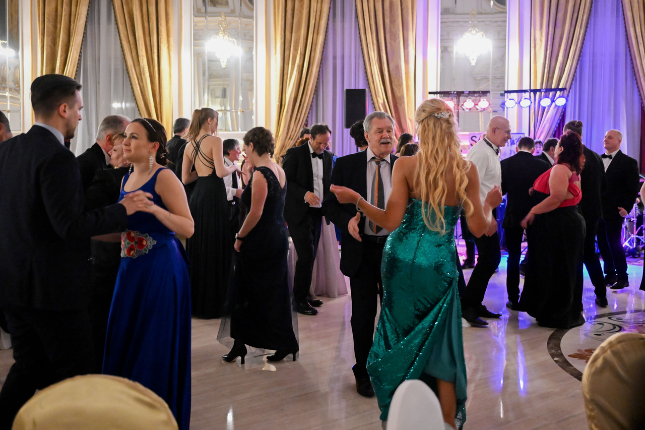 Vitézek ünnepeltek a bálok bálján