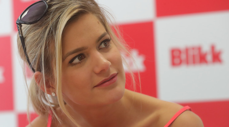 Betegen szexizett a tükör előtt Weisz Fanni: olvadoznak a rajongók - fotó