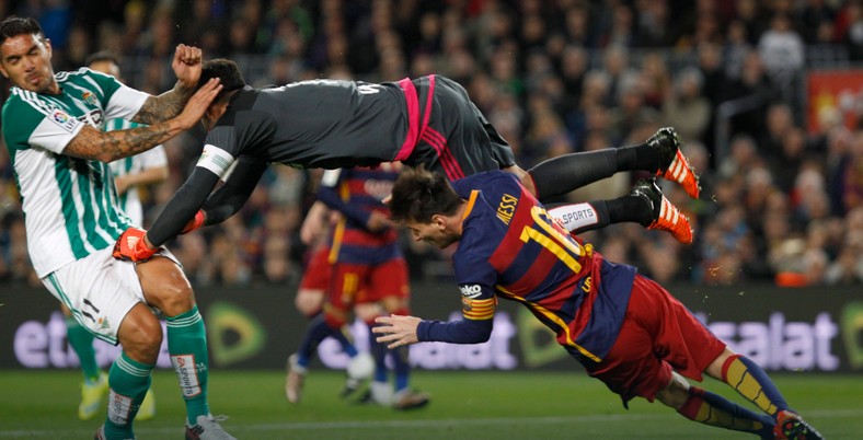 Lionel Messi knocked out by Antonio Adana