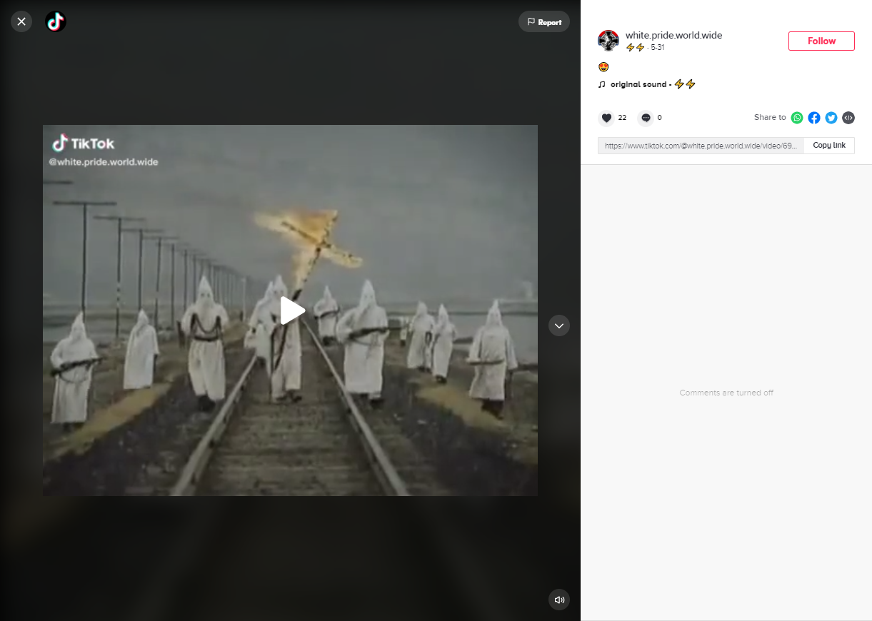 Screen z materiału o Ku Klux Klanie, organizacji rasistowskiej ze Stanów Zjednoczonych.