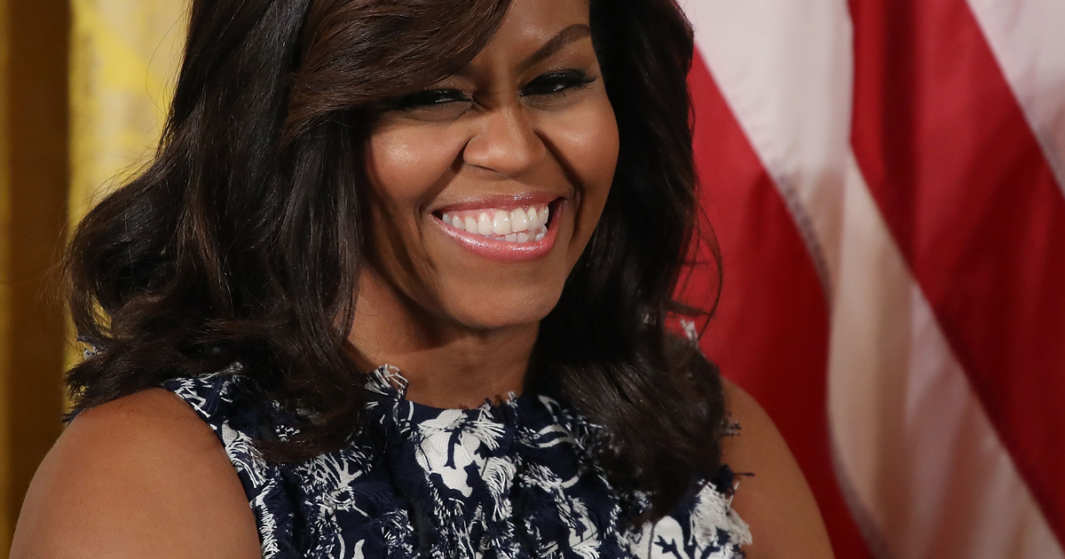 Konkrétan káprázik a szemünk és megvakít Michelle Obama 1,2 millió forintos  csizmája - Glamour