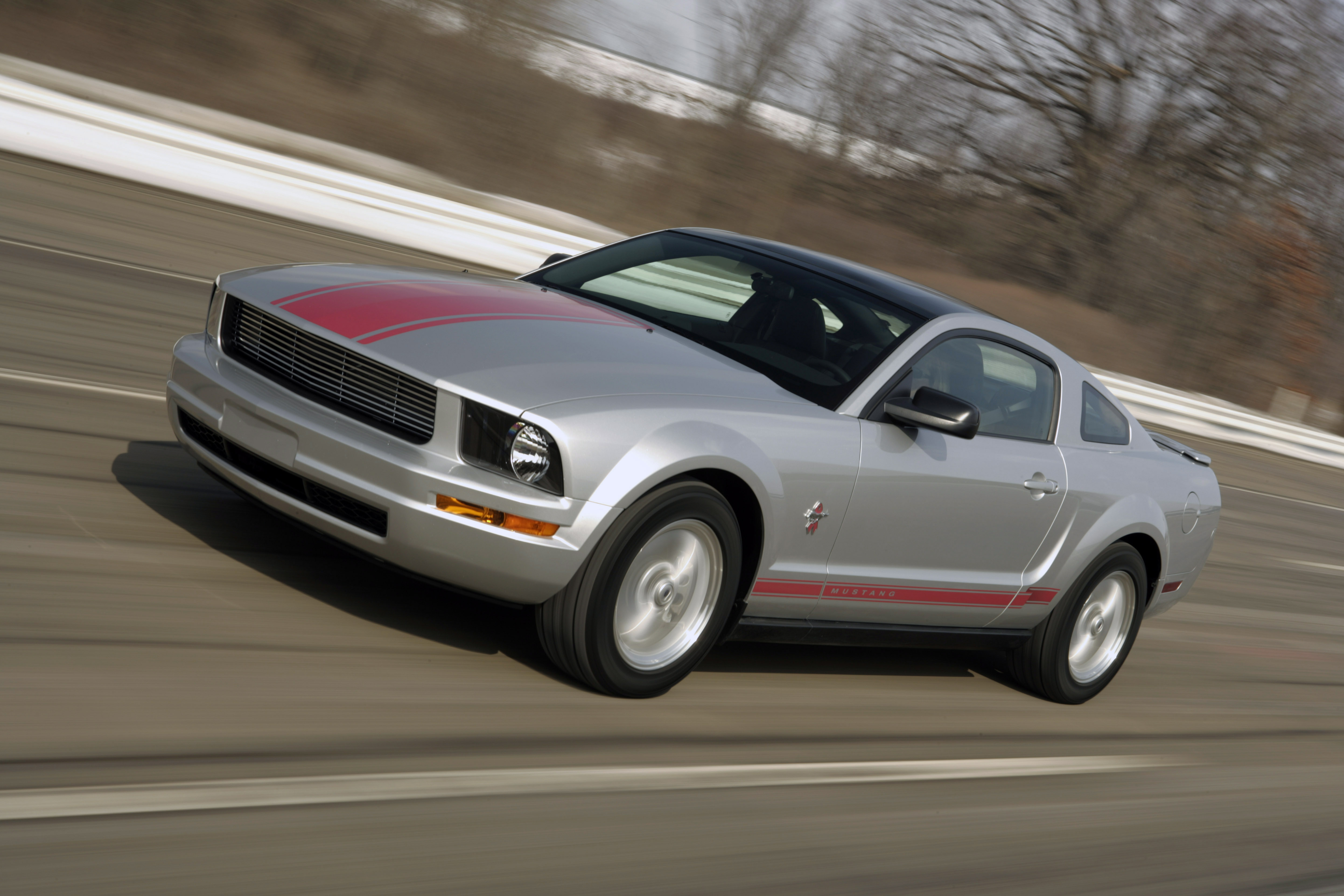 Legendarny mustang kojarzy się z facetem za kierownicą