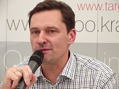 Krzysztof Ziemiec prowadzi