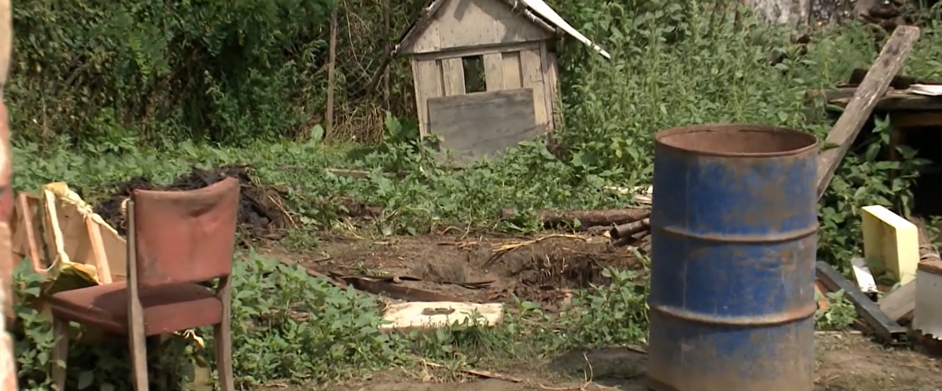 Sokkoló részletek a regölyi testvérgyilkosságról: a szomszédok napok óta bűzt éreztek, az áldozatot az udvaron ásták el