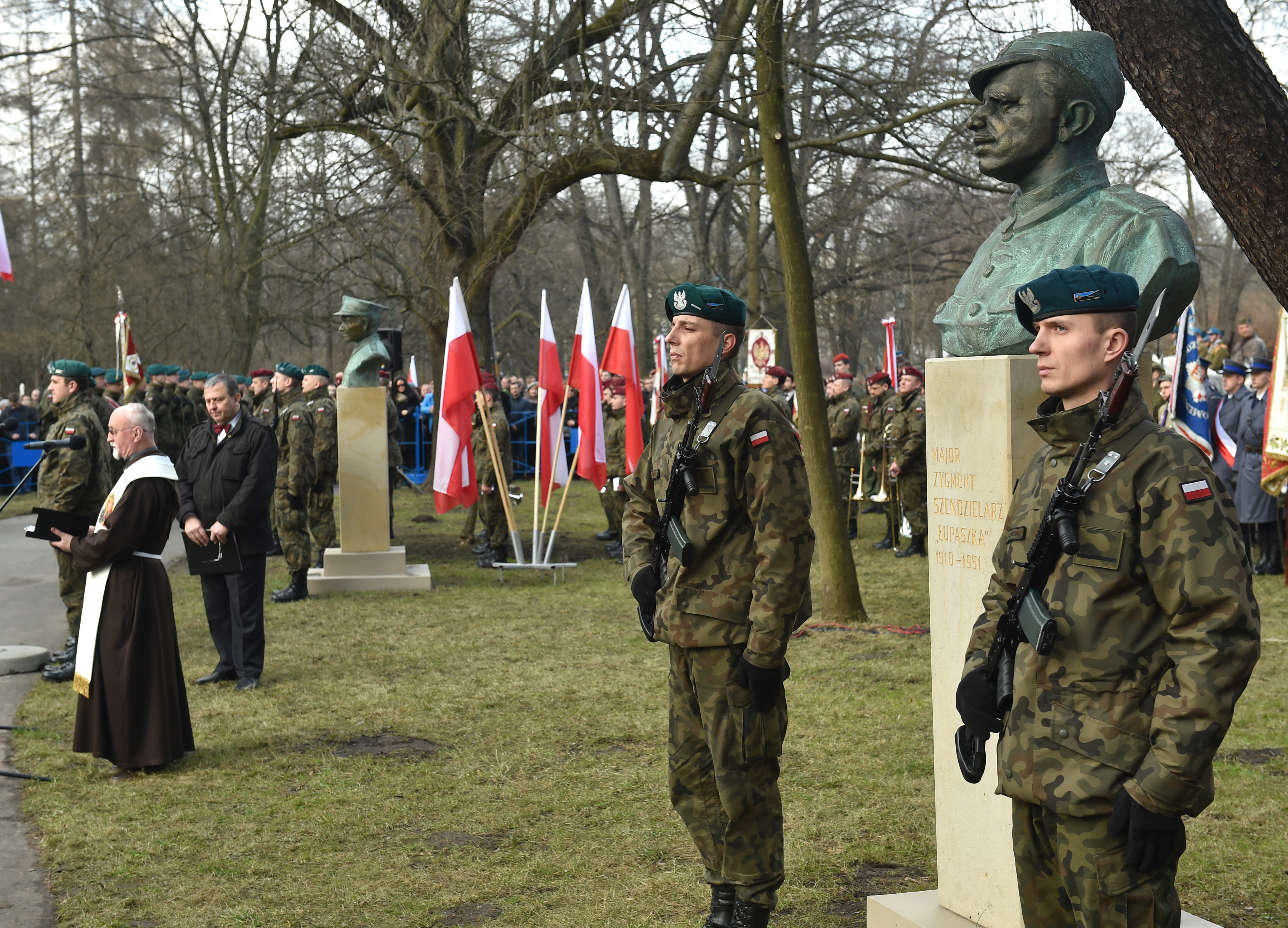 Odsłonięcie popiersia podpułkownika Łukasza Cieplińskiego i majora Zygmunta Szendzielarza ps. Łupaszka
