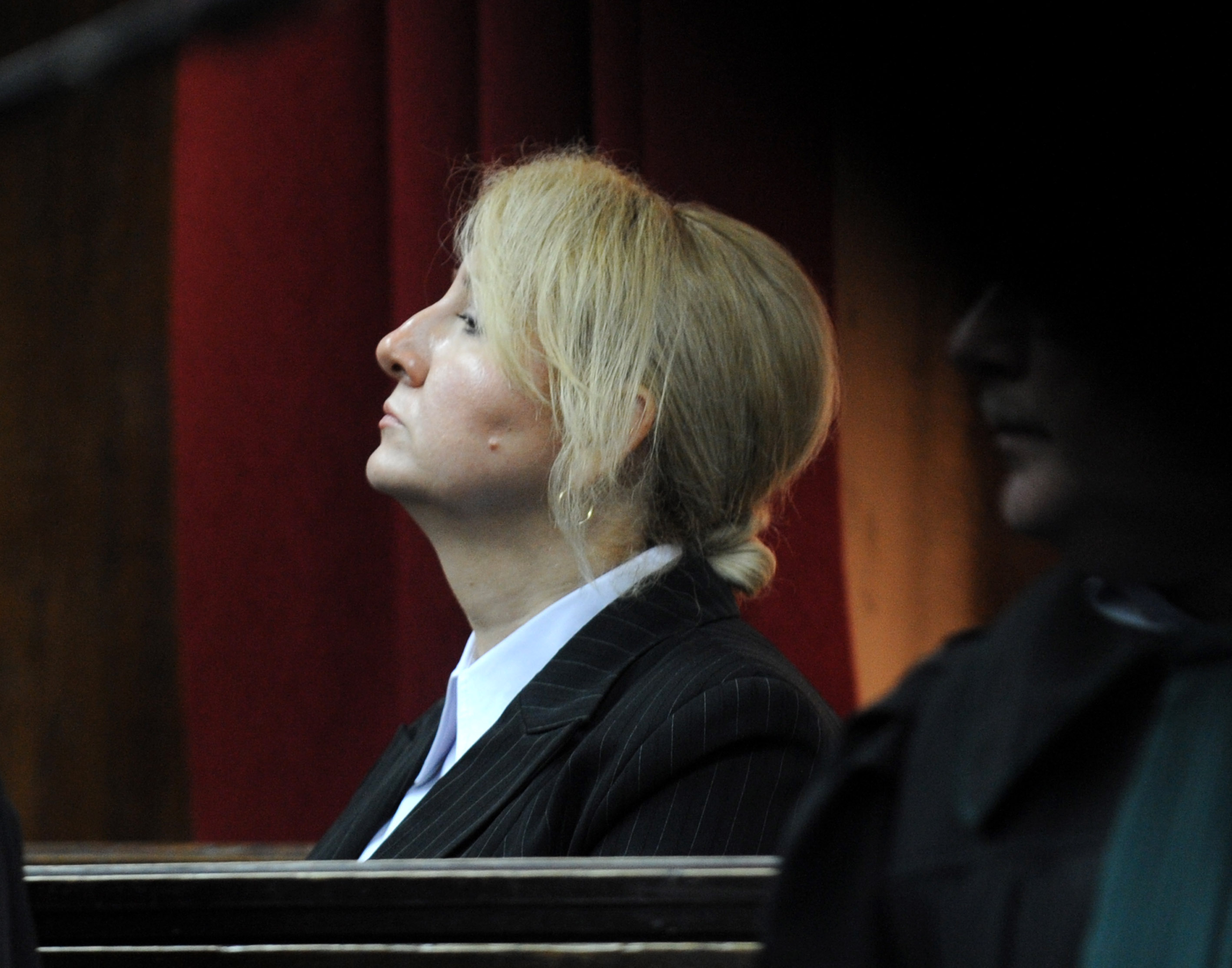 1 października 2007 roku Beata Sawicka została zatrzymana przez CBA pod zarzutem przyjęcia łapówki za ustawienie przetargu. W czasie procesu byłej posłanki PO na jaw wyszły zapisy z podsłuchów w jej telefonie oraz obfitujące w czułości rozmowy i SMS-y, jakie wymieniała z agentem CBA, Tomaszem Kaczmarkiem. Sawicka została skazana na trzy lata więzienia