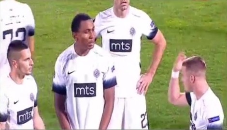 Tavamba u neverici gleda Ožegovića posle skrivljenog penala