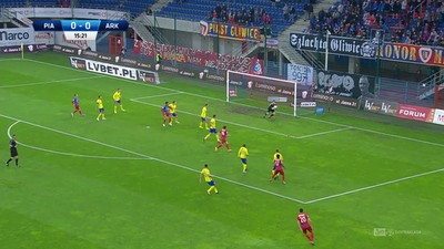 Piast - Arka (0:0): Valencia sprawdził Steinborsa, ale bramkarz gości nie dał się zakoczyć