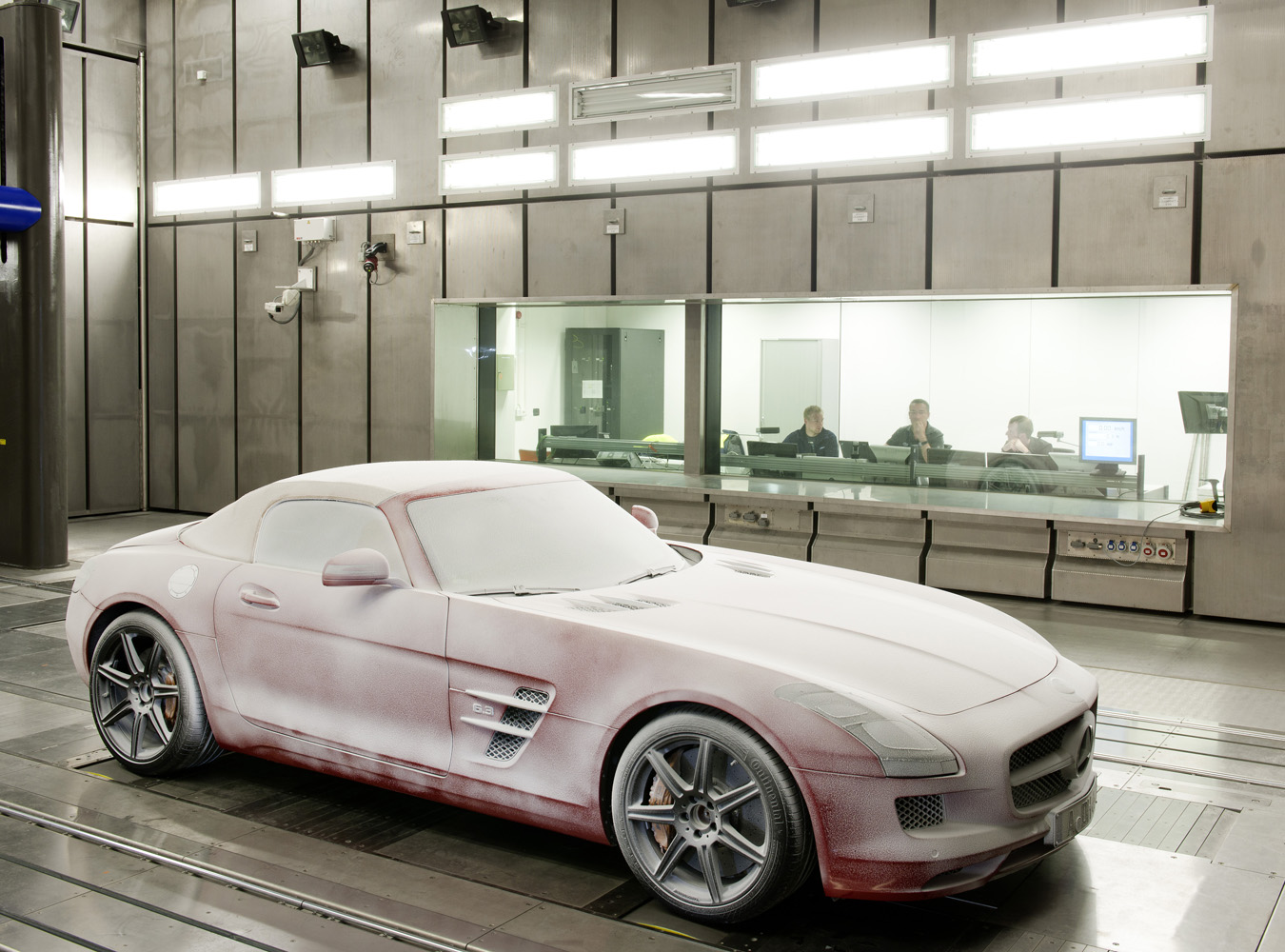Mercedes ujawnił zdjęcia z testów SLS-a w wersji roadster...