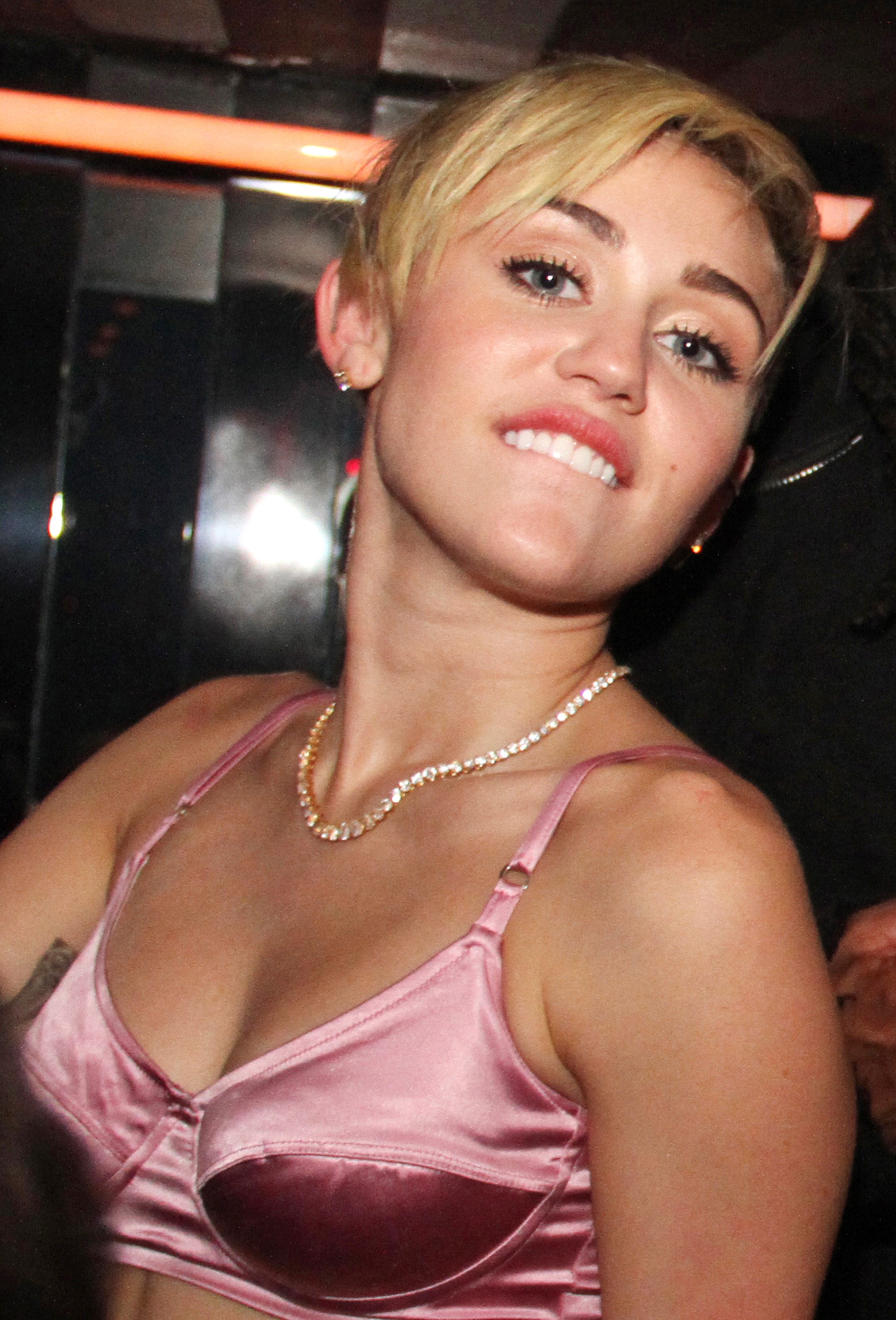 Tak się bawi Miley Cyrus!