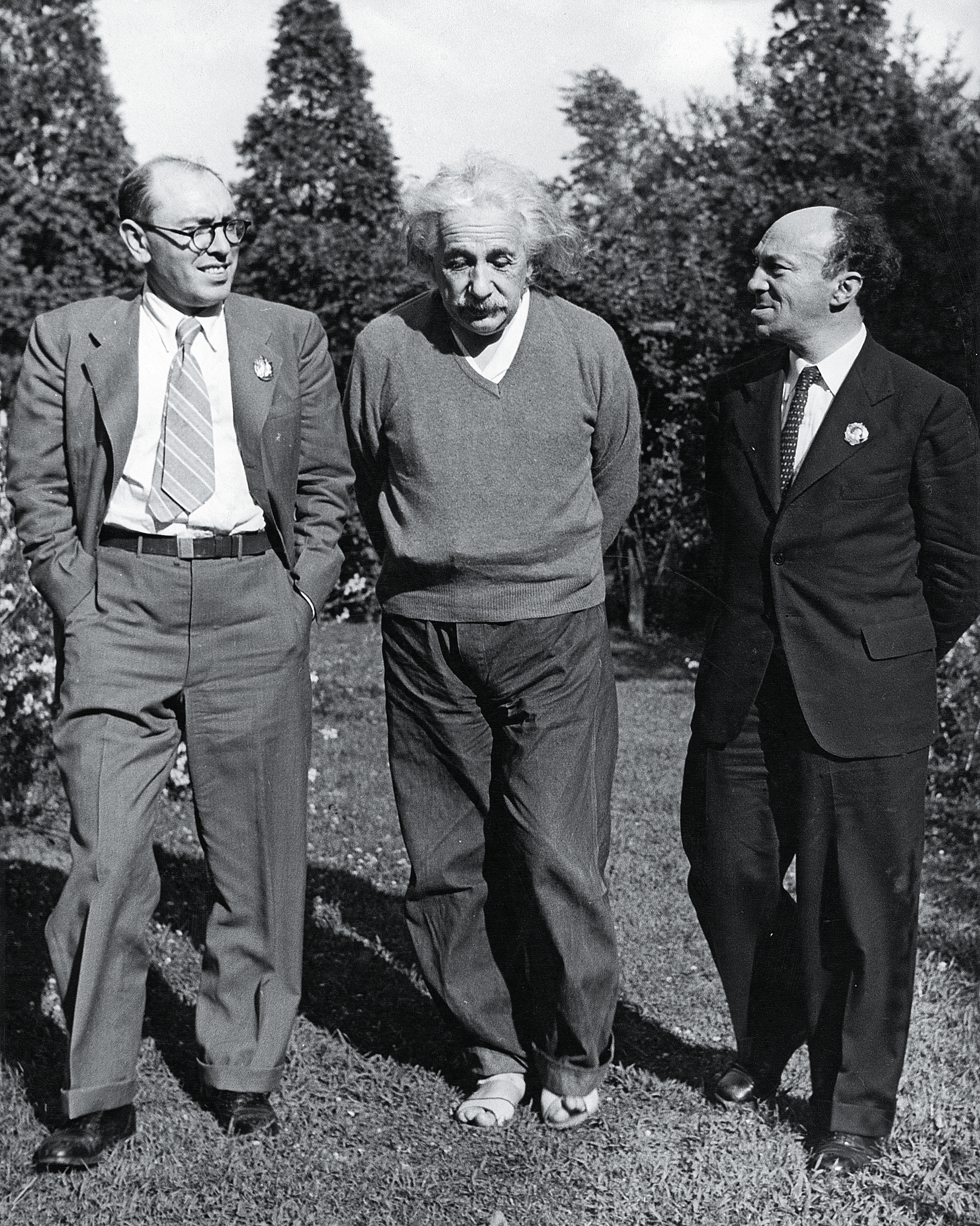 Poeta Icyk Fefer, Albert Einstein i Solomon Michoels podczas spotkania przed obradami Żydowskiego Komitetu Antyfaszystowskiego w Nowym Jorku, lipiec 1943 r.