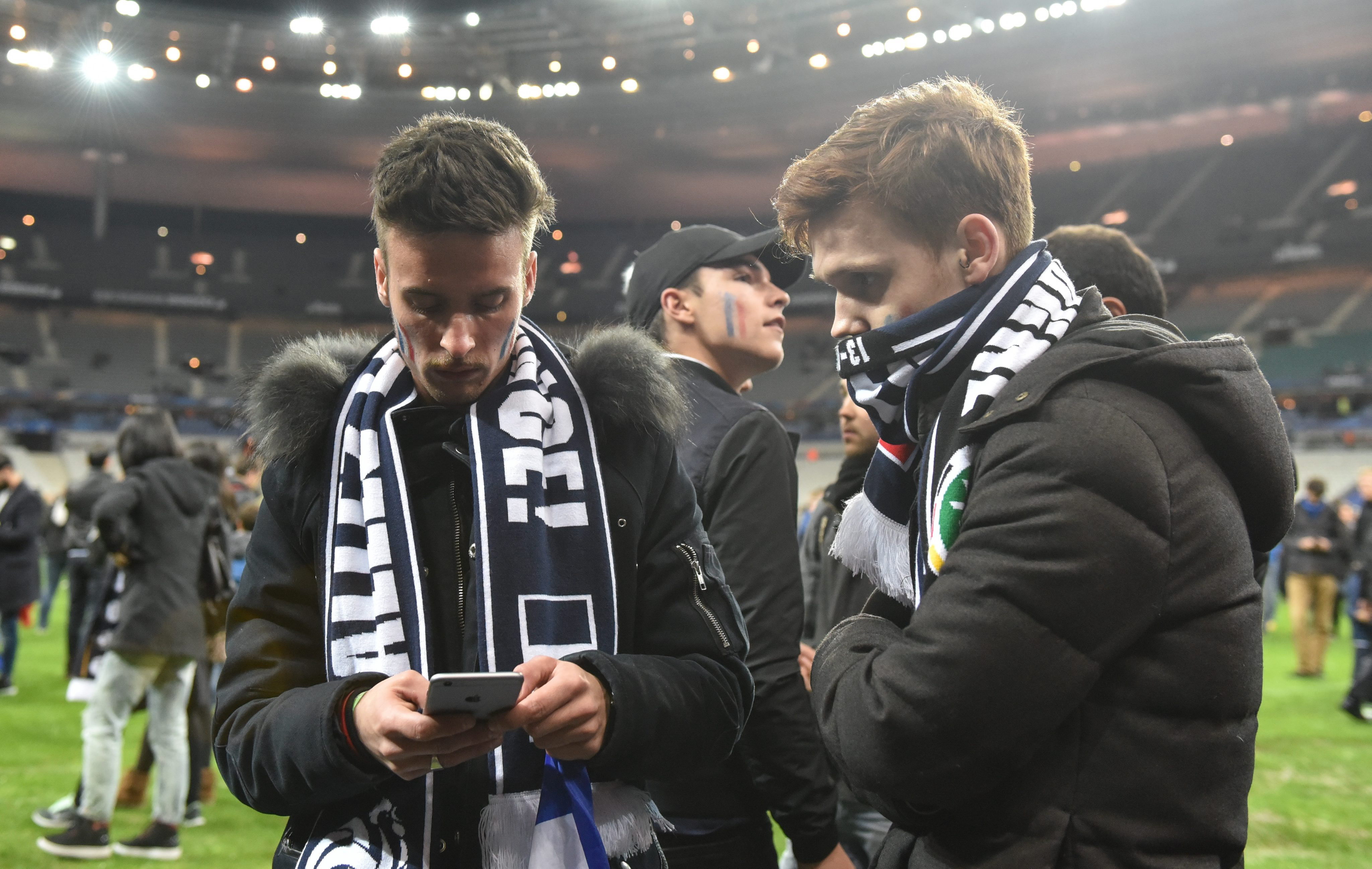 Zamachy terrorystyczne w Paryżu. Kibice bali się opuszczać Stade de France