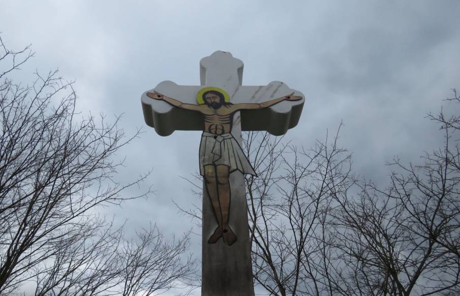 Szerelmi bánatában gyújtotta fel és rongálta meg az útmenti kereszteket egy férfi Máriapócs közelében