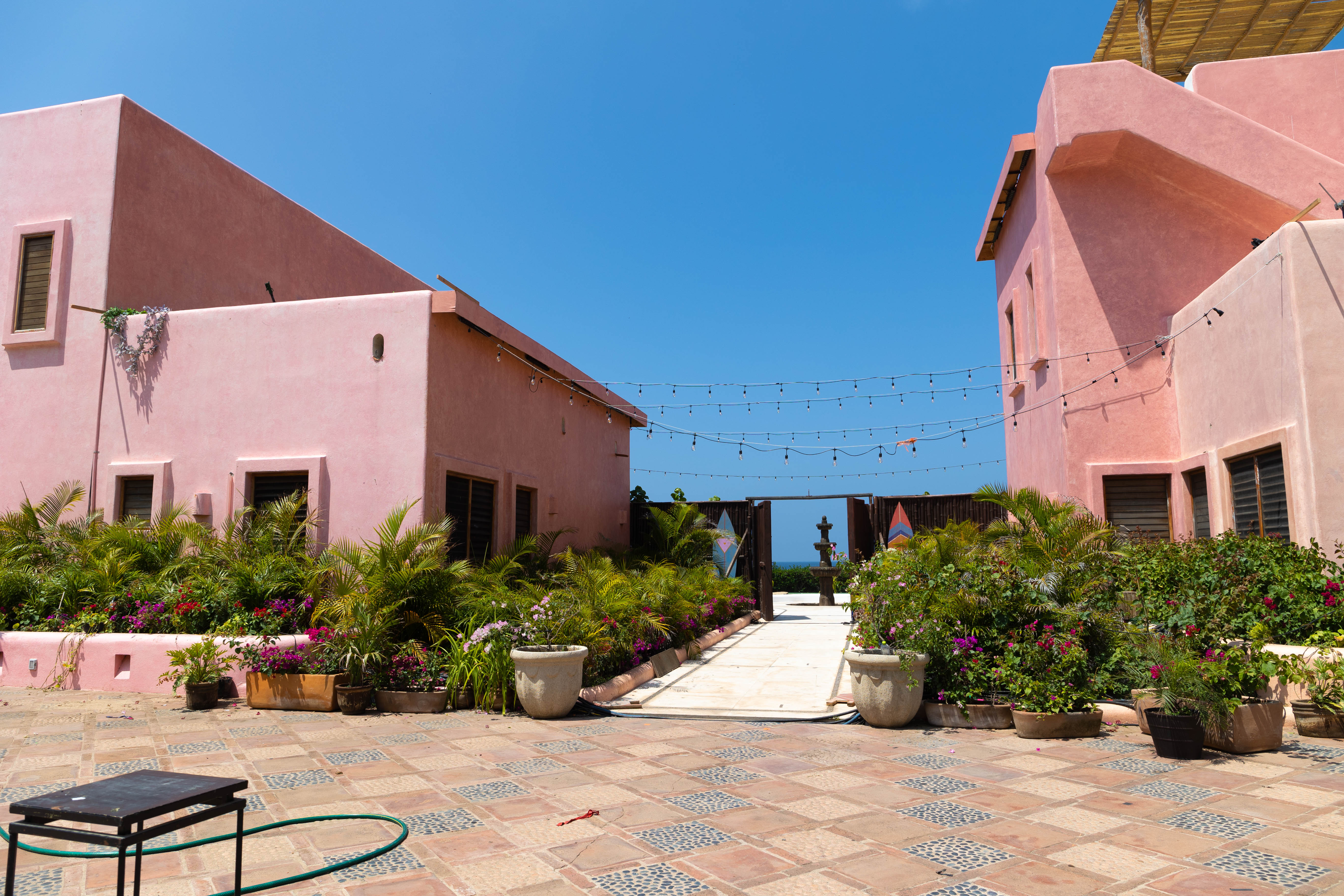 Az Éden Hotel szereplőire magyar orvos és pszichológus vigyáz – Minden játékos naponta egy doboz cigarettát kap